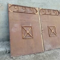 باب حديد • ثقيل • بيه مجال