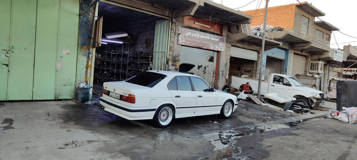 سلاو هاوریان بیئم بۆفرۆشتن یان گۆڕینەوە 
گێڕو مەکینە بەشەرت مەکینە 20گێڕ حادیە دوجامی پێشەوە کارەباییە سەیارەکە بێ نقوستانیە بێ حەیبە هی بن دەستی خۆمە هەموو گیانی بەشەرت چوار تاییە ویلی خاوێنی لەبنە چوار پارجەی هەییە من بەحام دەیفرۆشم وەر گەڕان بڕاوە بەشەرت بەناو کردن بەشەرت  
بۆزانیاری زیاتر دەتوانی نامە بنێری یان پەیوەندی بکەی (***********) أربيل, العراق
