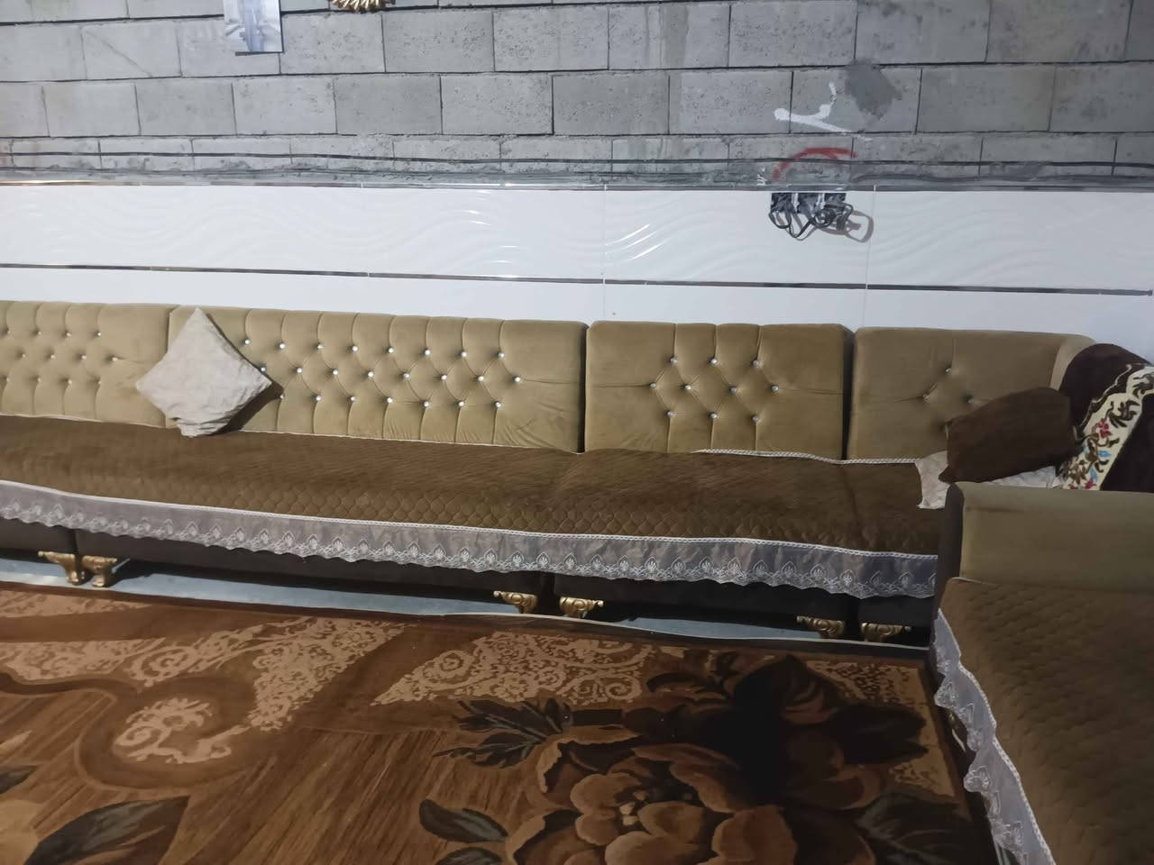 سلام عليكم تخم نضيف ديوان كامل مستخدم شي قليل اخو الجديد تفصال السعر 900 وبيه مجال الموقع ديالى جلولاء حي الشرطه نهايت السايدين رقم الهاتف *********** خناقين, ديالى

