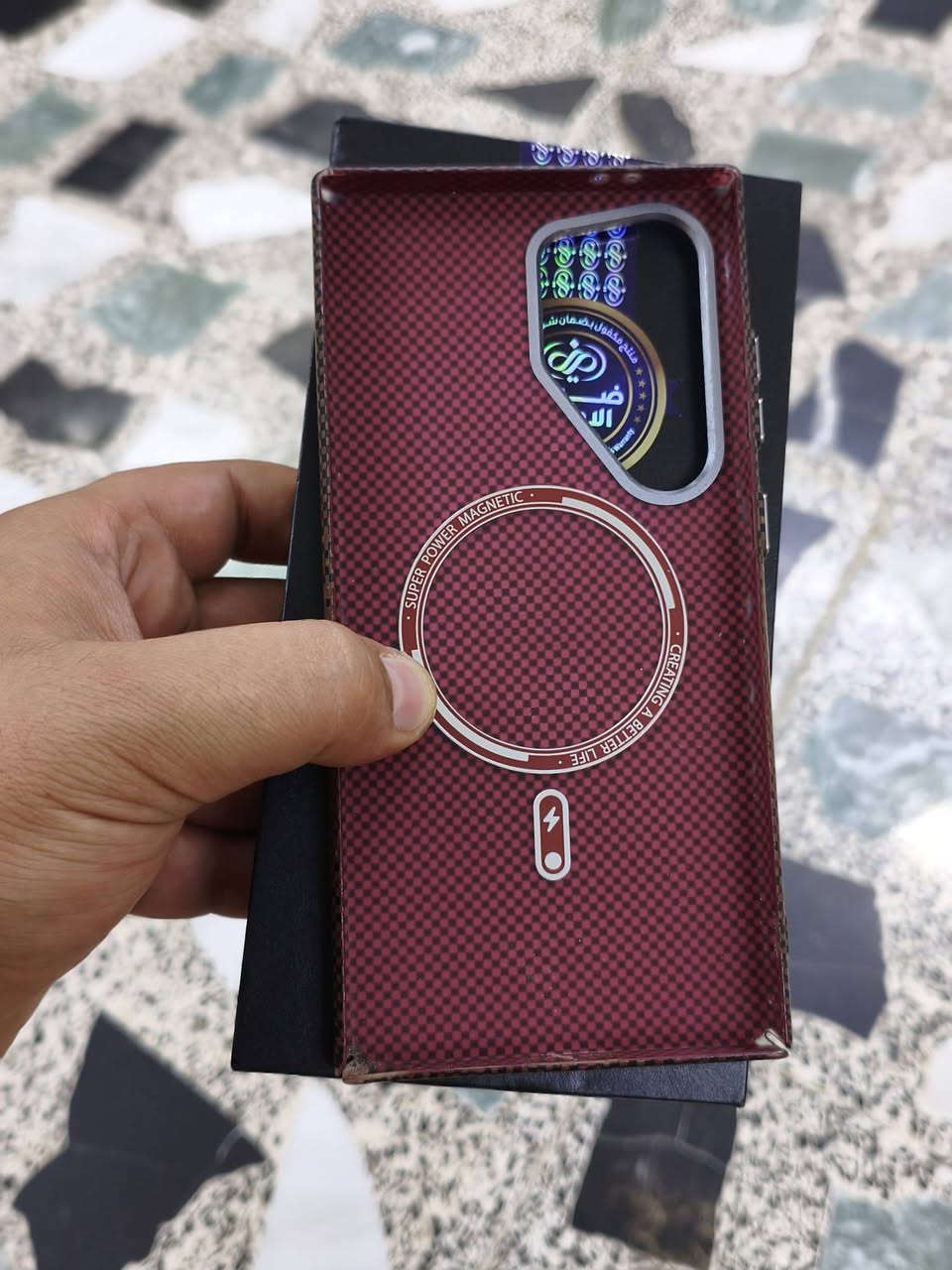 السلام عليكم
توفر s24 ultra 
ذاكرة 256 ضمان شركة الاماني الجهاز بعدة بالضمان اخوان مستخدم شهرين فقط نظيف جدا كارتونة مع الكيبل الأصلي
مع كفر يدعم الشحن اللاسلكي هدية
سعر الجهاز 950 الف قفل ما بي إي مجال 

يتوفر توصيل مجاني لكل محافظات العراق
للتواصل خاص او واتس اب ***********

