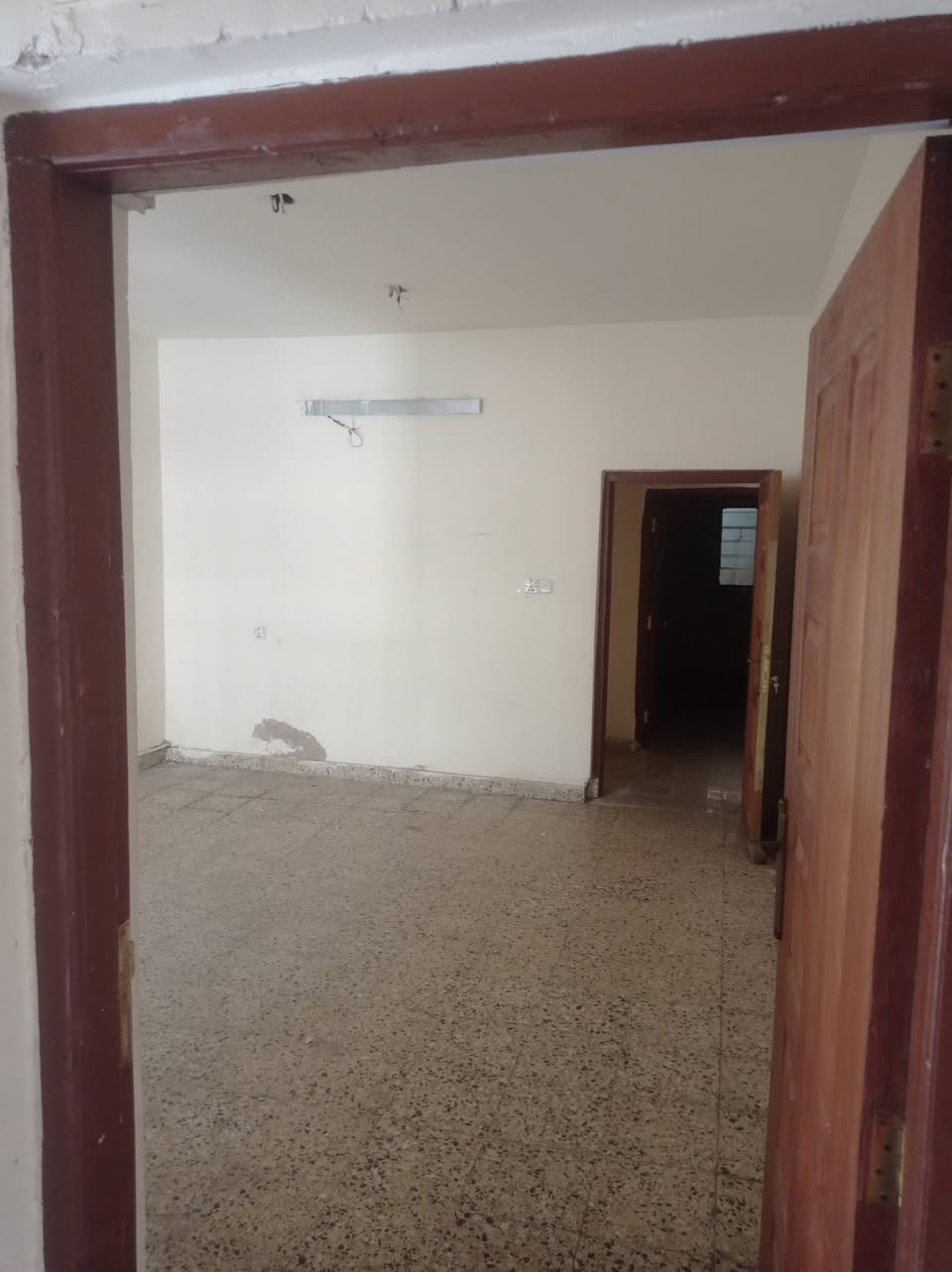 السلام عليكم بيت للايجار بنهايه النواب بقرب المستوصف استقبال وثنين نوم ومطبخ وملحقات طابق ارضي ايجاره 450وبي مجال للتواصل ***********
