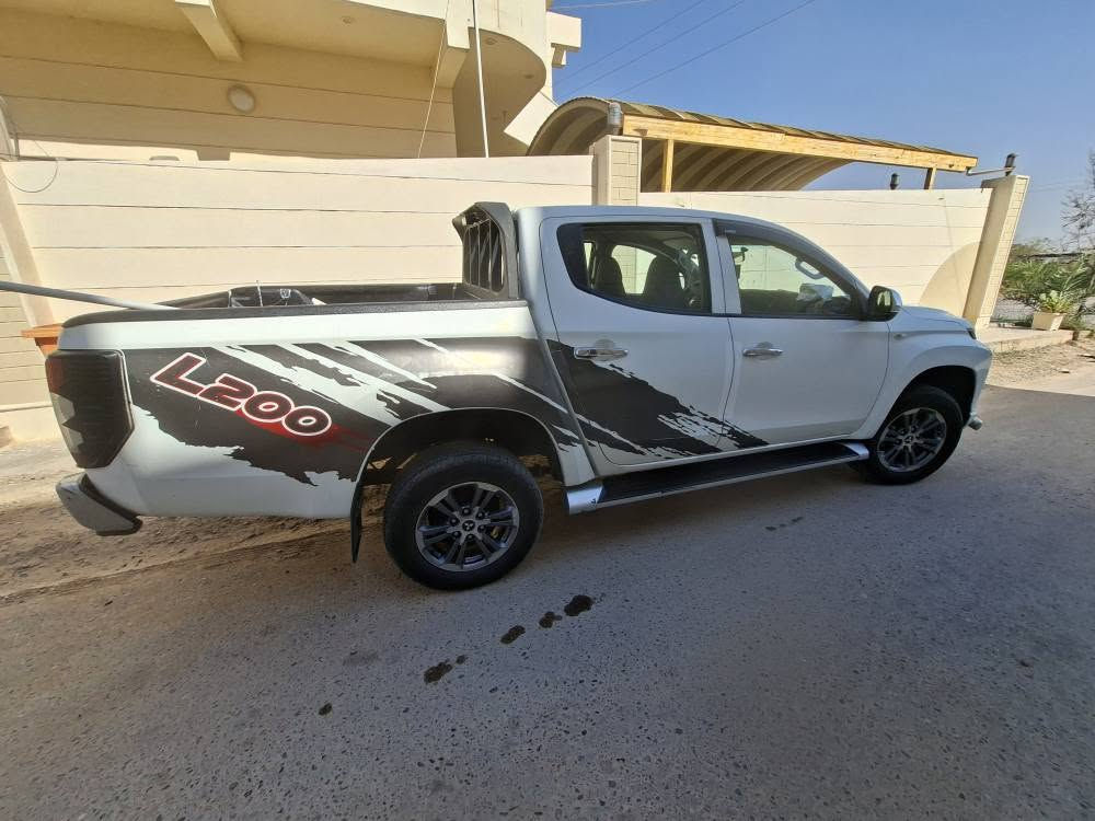 متسيوبيشي L200 موديل 2020 بانزين فور ويل  فول عادي 
كير محرك تبريد تدفئه عل وضع الشركة شاشة وكامرة خلفية درع امامي ودرع خلفي مع هوك كلهن نيكل دبل سويج تحكم سنتر عن بعد 
سيارة نضيفة عل ايدي من البيت للدوام 
تخم تاير صار ٦ اشر من شديتة 
سبير مانازل ماشية ١٧٠ الف كيلو قابل للزيادة 
سيارة كفالة عامة عدى شوي بارد بنهايت الجاملغ الخلفي من جهة الدعامية وكم نكرشة خفيفة موضحات وماشرن  بلكششر الخارجي اربيل باسمي سنوية جديدة وهزة جديدة ورقم جديد ابو المثلث سيارة متحتاج مصرف الف دينار اقتصادية واعتمادية وماشاء الله كلش قوية  مكان السيارة صلاح الدين قضاء الدور 
*********** أربيل, العراق
