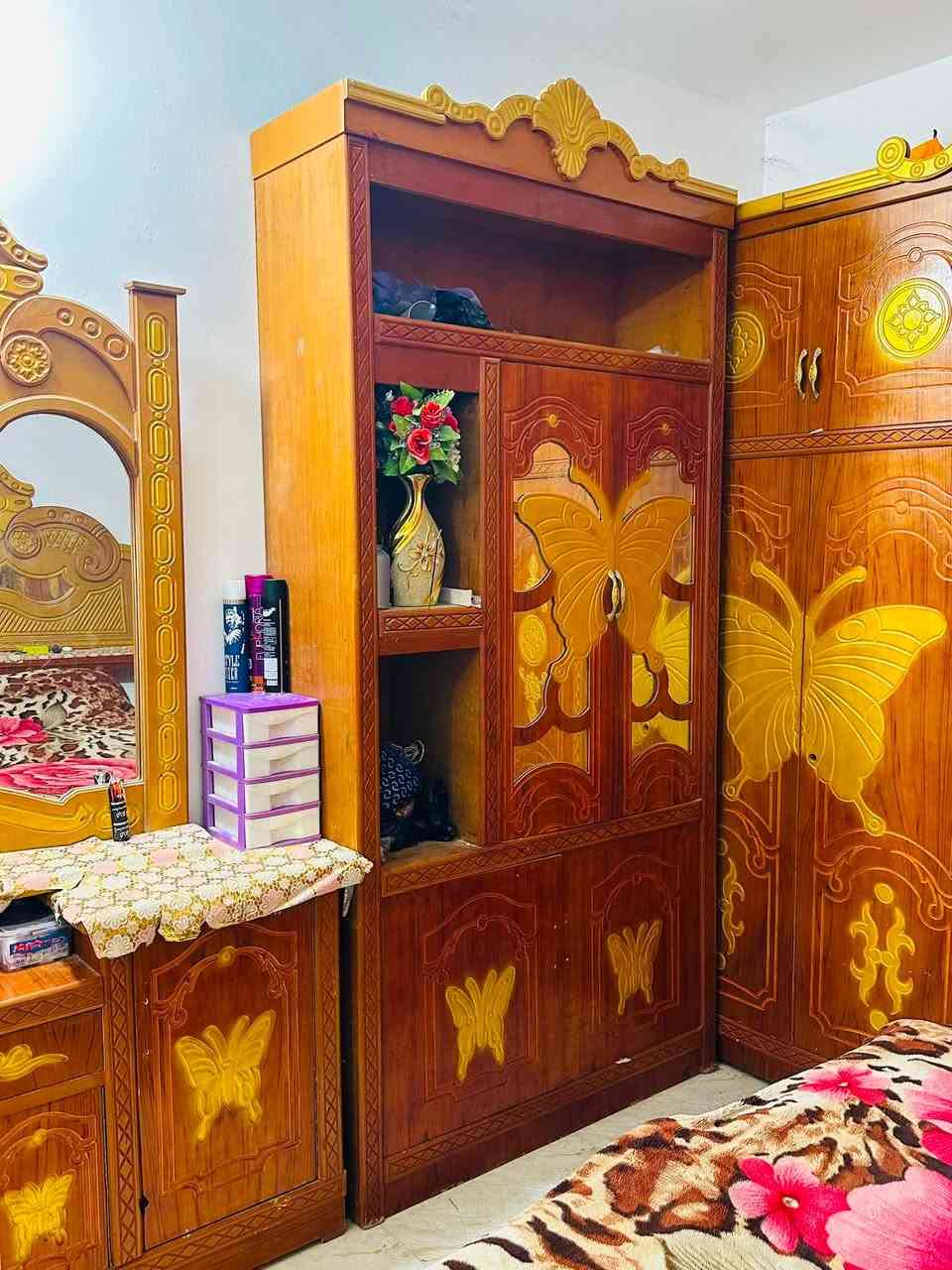 غرفه اخشاب • خشب ثقيل • نضيفه كلش