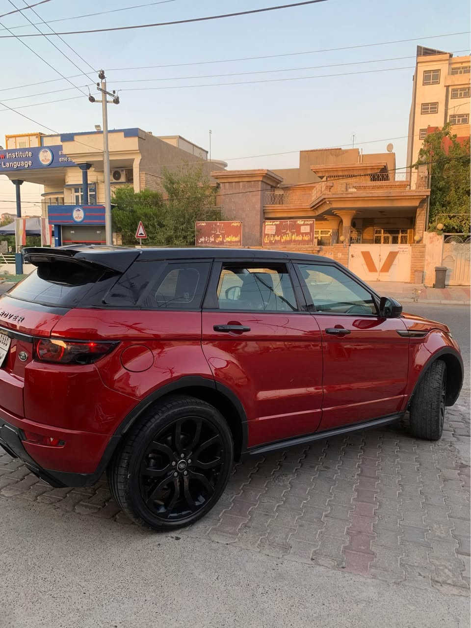 🔺Range Rover Evogue 2015🔺
▪️كلين ، بێ سبوغ بێ لێدران 
▪️خليجي سفر شەریکە سەردار
▪️دوو جێگای تەعدیل بێ سبوغ 
▪️بێ ژورێ بێ ئێڕباگ 
▪️مەکینەی V4 ی ٢٠ ی تۆربۆ 
رەقەم هەولێر سەنەوی کۆن 
▪️٥٤ هەزار میل رۆیشتییە 
▪️مواسفات فول جلد ماوس بانوراما 
▪️سەیارەکە نموونەیە لە جوانی ،ماڵی دۆستە
▪️سعر / 145 وەرقە
شوێن / هەولێر
*********** واتساب أربيل, العراق
