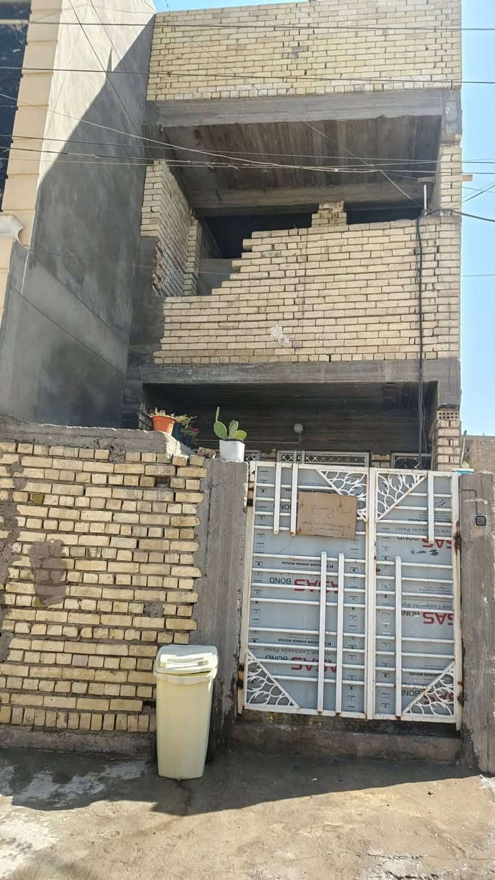 دار للبيع ١٠٠ م ٤×٢٥
طابو ملك صرف 
سكينة للاستفسار ***********

