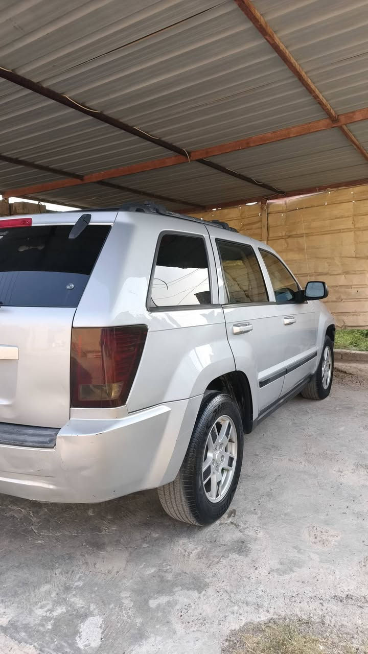السلام عليكم للبيع جيب لاريدو موديل 2007 أمريكي بيها باب وجاملغ رقم صلاح الدين دولي محرك V6 3.7محرك وكير شرط صدر تواير شرط تدفئه تبريد شغال شرط الوكالة والتحويل السعر 65 وبيها مجال للاستفسار الاتصال ***********
