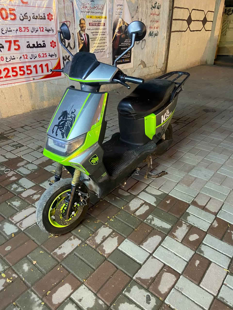 السلام عليكم دراجه شحن للبيع بيها عواج بلستيرن ونقص بطاريها غير هاي مابيها شي الدراجه تمشي وشغاله وبيها بك كفرات نضيفه تمشي ٣٠كيلو سرعتها ٦٠حقيقي رايدها ب ٣٠٠ وبيها مجال مكاني بغداد حي العلام رقمي ***********
