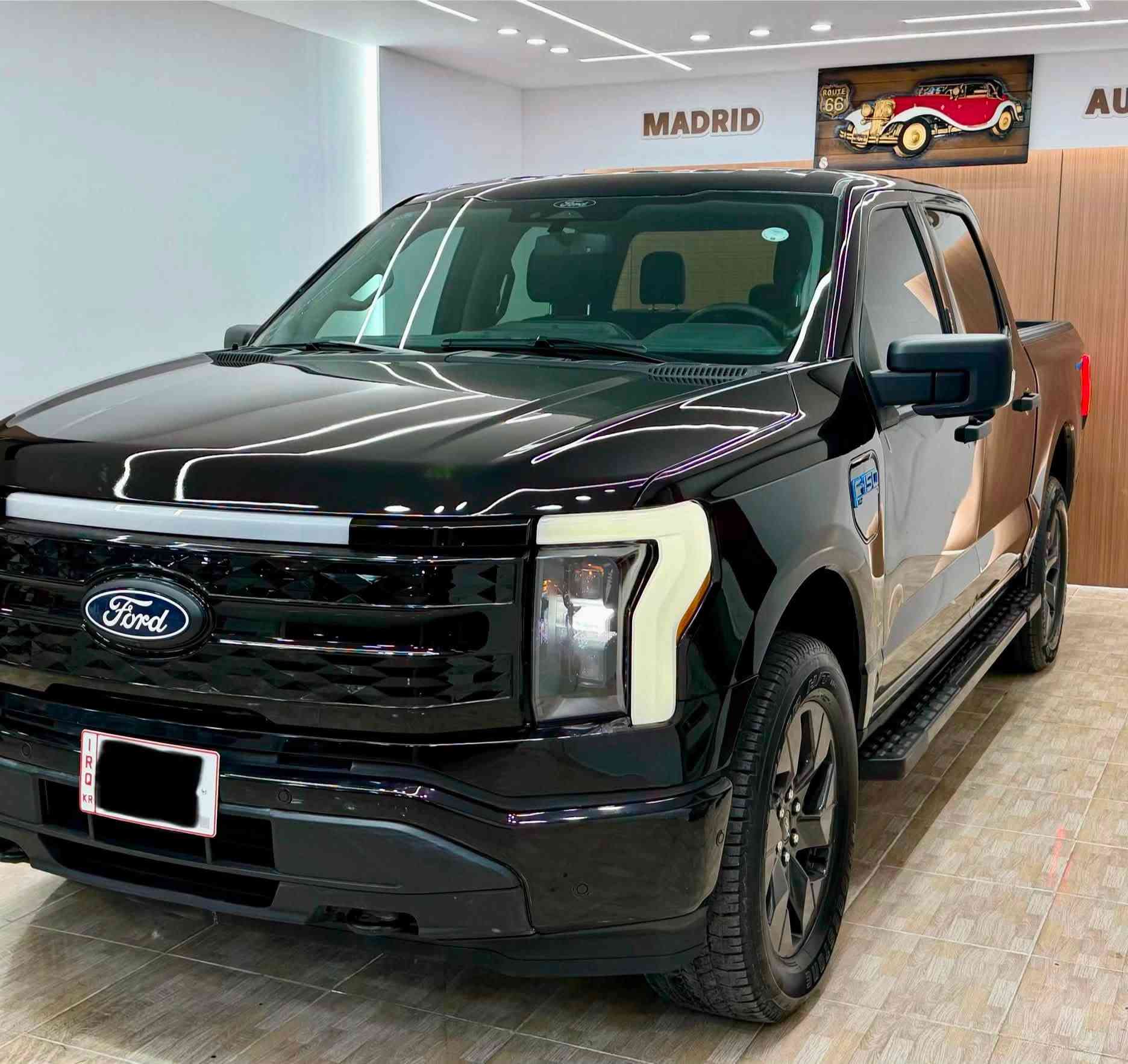 فۆرد F-150 مۆدێل 2024 Lightning
فول كارەبایی 

455 هۆرس پاوەر

🔹دبل ماتور

🔹455 هۆرس پاوە

🔹ماوەی رۆشتوو : 7 هەزار .

مواسەفات سەیارە /

🔸دەرگا گەورە بۆدی کورت 

🔸شاشە گەورە 12 ئینج .

🔸گێچ کامل ئەلکترۆنی .

🔸گێر ئۆتۆماتيك 10 نمرە .

🔸کامێرا و رادار 360 پلە . 

🔸 رادار و خەتی جادە .

🔸6 مۆدی لێخورین . 

🔸نیزامی Apple CarPlay & Android Auto

🔸لایت LED . 

🔸فوول Auto ، LED لەگەل سورانی تایەکان  .

🔸کامێرا و حەساسی دواوە . 

🔸فۆر ویل ( 4*4) . 

🔸ئاوێنە رادار و دژە فوول .

▫️زۆر مواسەفاتی تر .. 

🔷 چوار تایەی تازەی لۆک . 

🔷بێ مەسرەف هەموو شتێک بەشەرت . 

🔷رەقەم کاتی کوردستان . 

🔹نمونە لە جوانی بێ قەپ و قۆپ . 

تەنها بۆنیتی بۆیاغە لەگەل كەمێك چاملغ

بێ ناو گرتن بەشەرت

نرخی : 318 $ . 

ناونیشان / کۆیە 

ژمارە موبایل و واتساپ و فایبەر :***********

ـــــــــــــــــــــــــــــــــــــــــــــــــــــــــ

فورد F-150 لايتنينغ - موديل 2024

 كهربائي بالكامل

 قوة 455 حصان

 المسافة المقطوعة: 7,000 كم

المواصفات:

 مقصورة واسعة (باب كبیر بودی قصیر)

 شاشة كبيرة قياس 12 بوصة

 عدادات ئلیكترونی بالكامل 

 جير أوتوماتيك 10 سرعات

 كاميرات ونظام رادار 360 درجة

 نظام الحفاظ على المسار ونقطة العمياء

 6 وضعيات قيادة مختلفة

 نظام أبل كاربلاي (Apple CarPlay) وأندرويد أوتو (Android Auto)

 دفع رباعي (4x4) / (ديبل أكسل)

 أضواء أمامية LED بالكامل

 إضاءة أمامية أوتوماتيكية بالكامل LED مع خاصية الالتفاف مع الإطارات

 كاميرات وحساسات خلفية

 مرايا جانبية تحتوي على رادار ونظام مضاد للوهج

 مواصفات أخرى عديدة...

الإضافات والحالة:

 أربعة إطارات جديدة تماماً 

 بدون أي مصاريف أو أعطال، كل شيء شرط الفحص

 رقم تسجيل مؤقت (كردستان)

 بحالة الشركة

 السعر: 315$

 الموقع: كويسنجق (كۆیە).

للتواصل (هاتف، واتساب، فايبر):***********

(يُرجى إدراج رقم الهاتف هنا)
