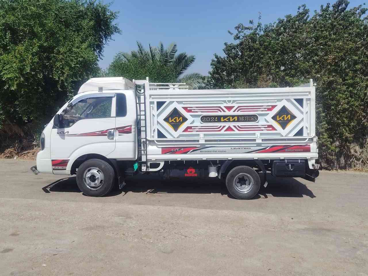 سلام عليكم كيه فحل 2018مكفول كفاله عامه رقم واسط بدون محجر وكاسحه مكان واسط الحي. تخم تاير جديد تحويره 14جديده السعر135وبيه مجال لستفسار ***********.. . . . ***********
