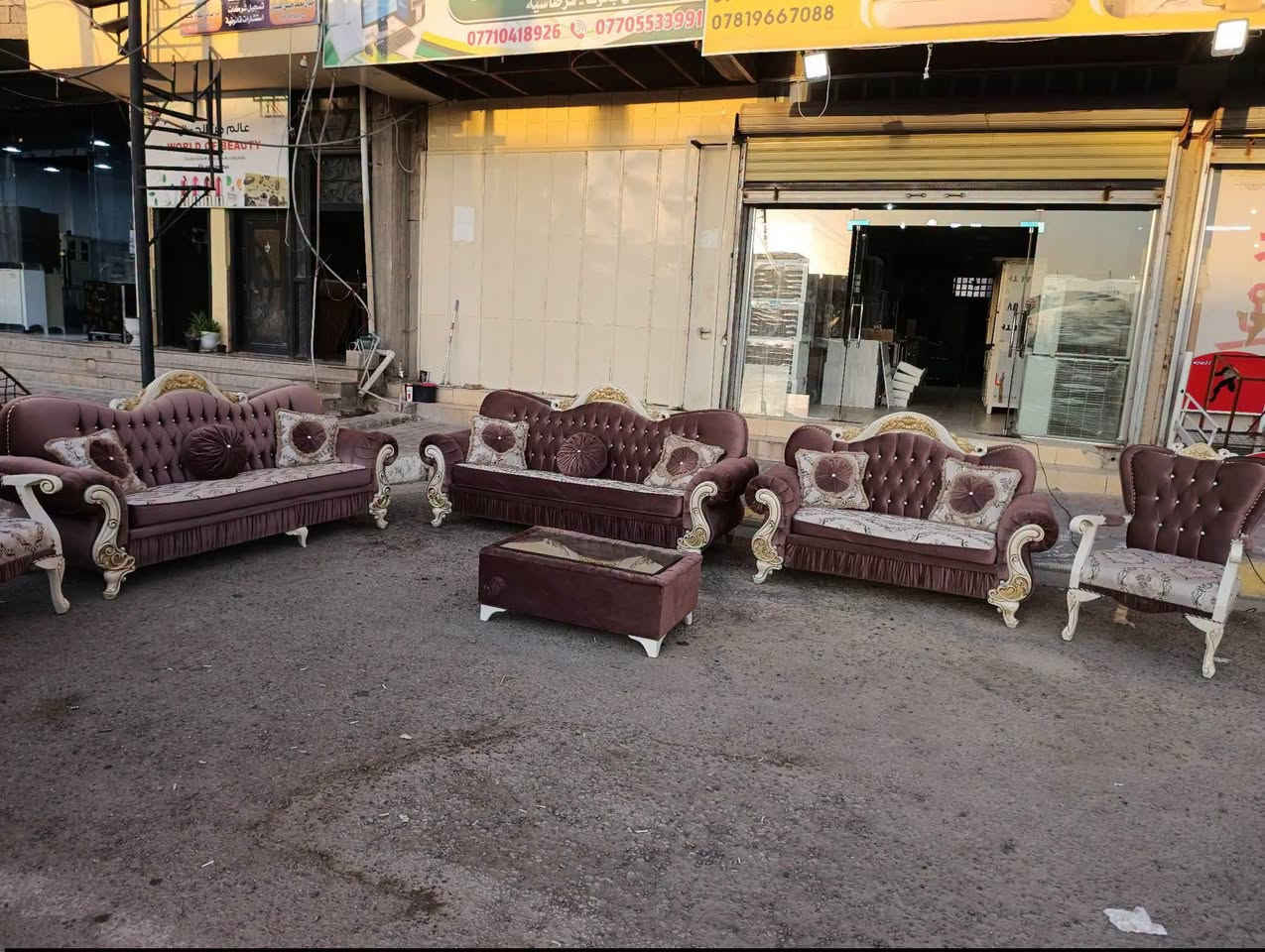 معرض أبو فواز للأثاث المنزلي
تخم تركي درجة اولى ثقيل نظافة 100٪100 5قطع 10مقعد 
عنوان تكريت شارع الزهور مقابيل كليه التربيه للبنات 👉👉 
للاستفسار. ***********

نص مكتوب في الصور:
- *********** - *********** ***********