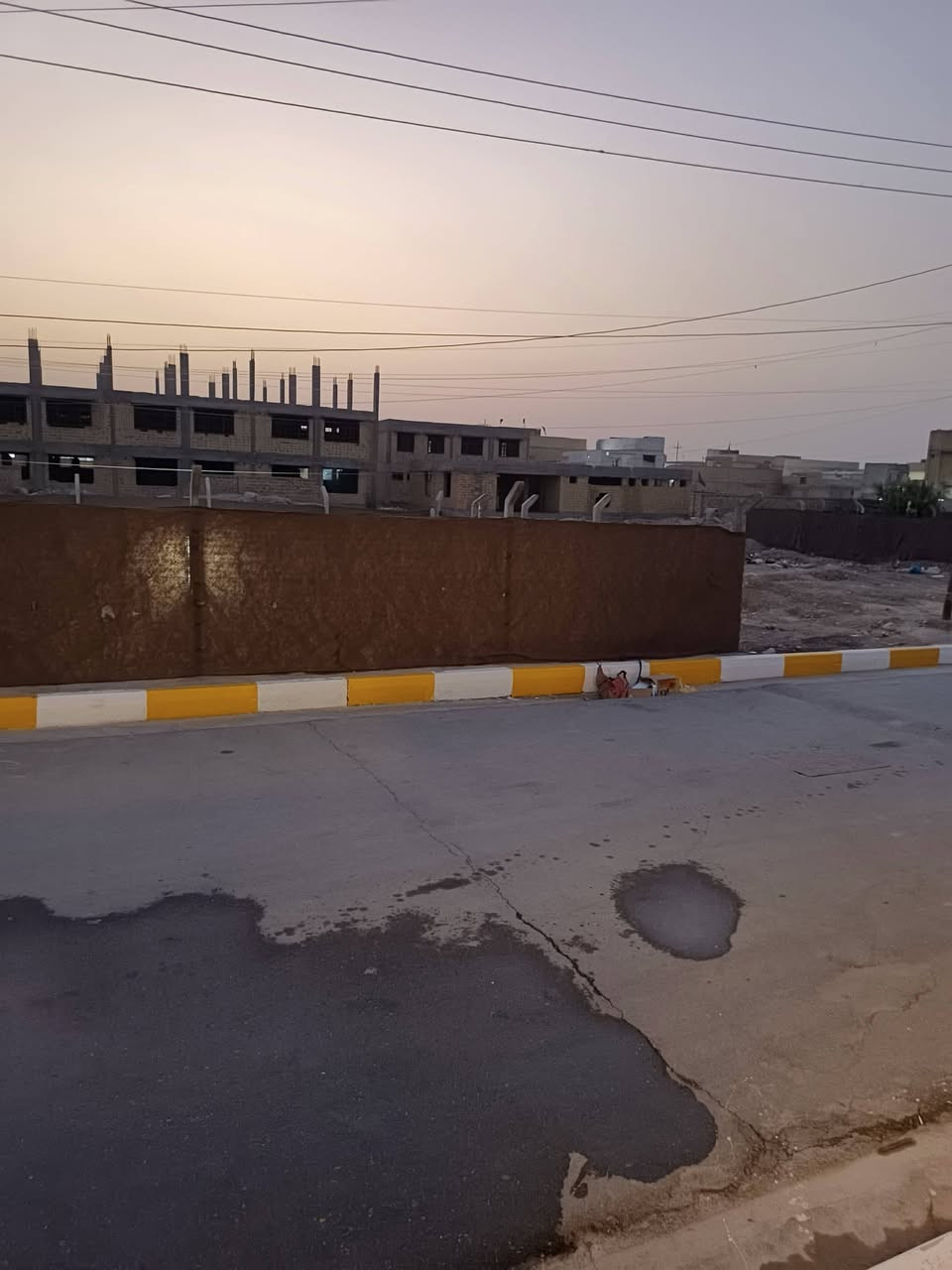 بيت للبيع المساحة 200م  طابو صرف
طابق واحد كونكريت بناء حديث
المكان حي ام البنين  المربع الثاني 
غرفتين وصاله ومطبخ وستقبال وصحيات داخليه وخارجيه السعر وباقي التفاصيل اتصال او مراسلة الصفحه البيت مطلوب اسكان 60 

***********
