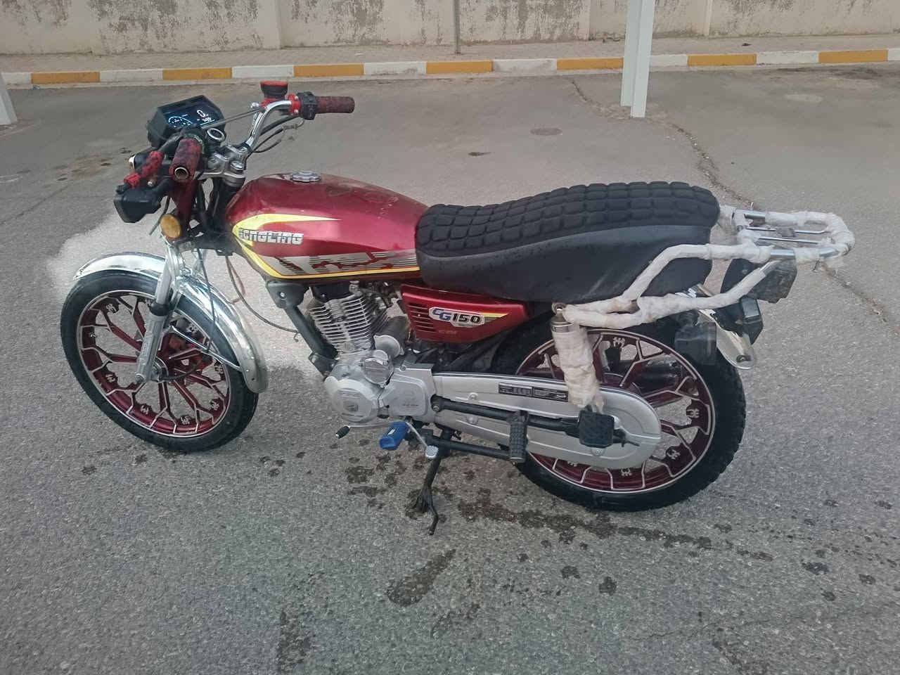 السلام عليكم
ماطور سونك موديل 24 نضيف محرك مفتوح  كلشي شغال كهربائية شغاله سلف تشغيل عن بعد ريمون محرك شرط لا صرف ولا بخار شاشه تشتغل السعر 600 بي مجال قليل الموشراي لايخابر ويراسل الشراي اتصل ***********
