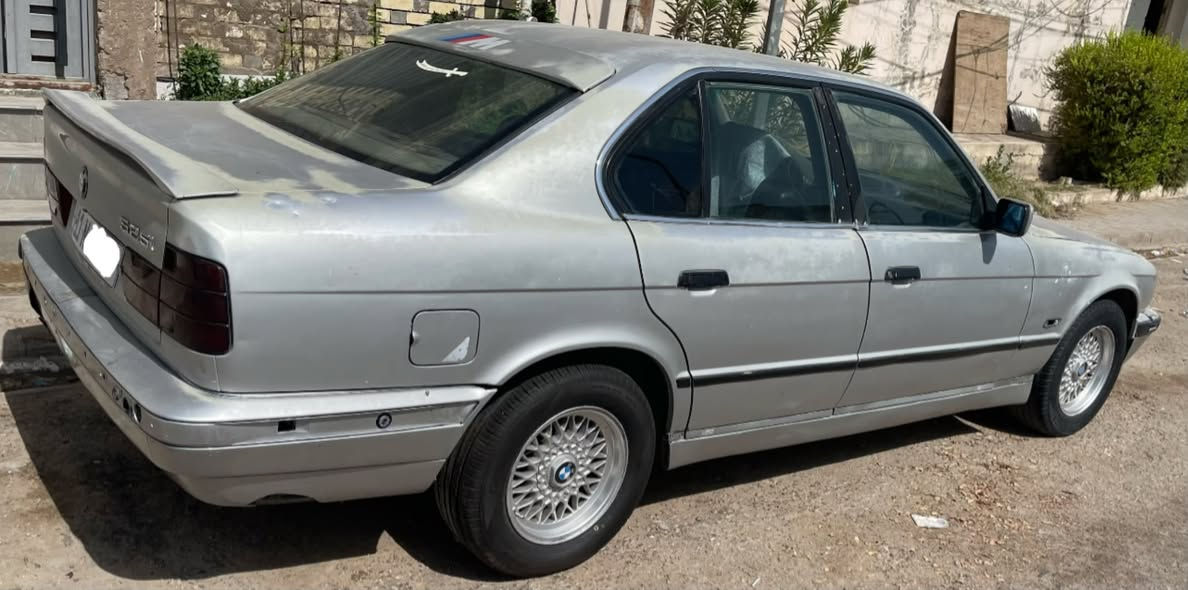 525i
6 سلندر 
السنوية بأسمي 
مكانها النجف 
43  وبيها مجال
للتواصل ***********
