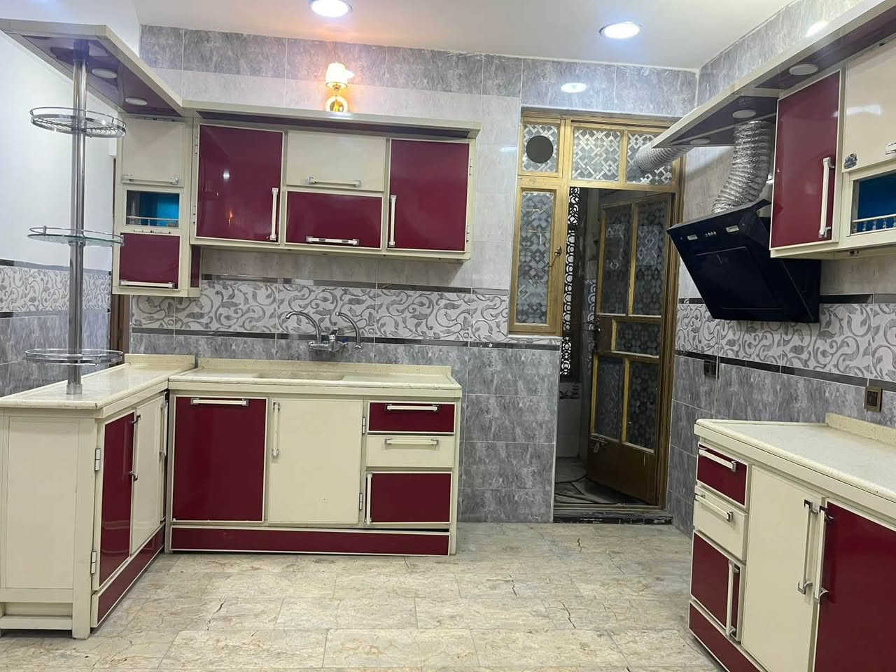 كاونتر جديد ونضيف حطاطه سويته مو سوكي  سله ماعين داخليه بي وداخله كلش كبير ابيعه هوه والساحبه  مكاني. بغداد للاستفسار على هذا الرقم  ***********
