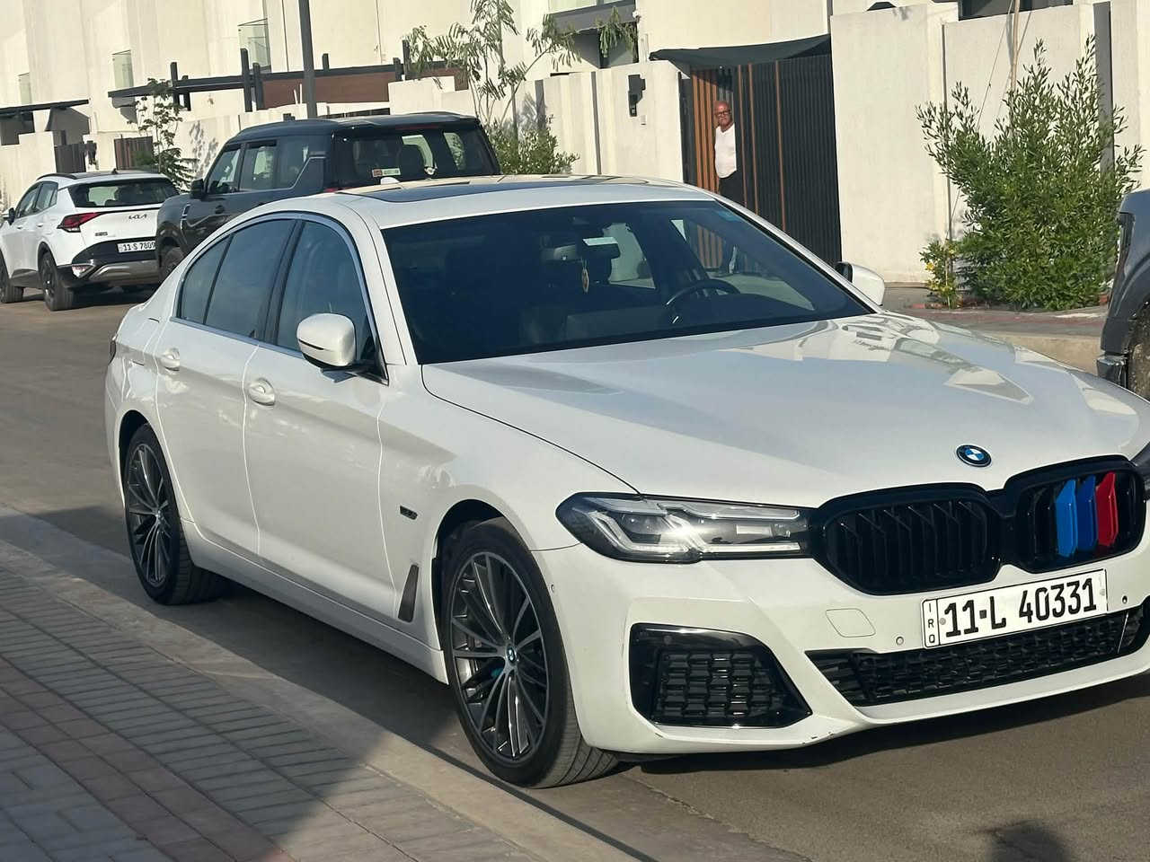 BMW 530e موديل 2023 بلكن
التفاصيل بالصور

نص مكتوب في الصور:
- Bmw 530e 2023 حادثه فقط جاملخ خلفي ماشيه 57000 ميل للبيع فقط موجوده بحي جامعه *********** 31.500$