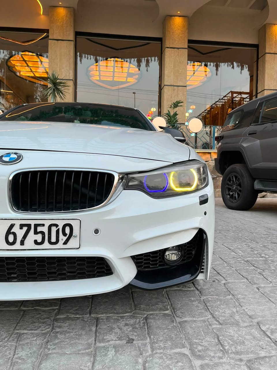 bmw 430i m package 2018 grancoupe 
ماشيه 95ميل
رقم اربيل تحويل ثاني يوم
المواصفات فتحة سقف داتاشو
جنطة كهرباء عند الاقتراب
داخل جلد قرميدي (عسلي) 
 دركة m
ماوس لمس
شاشة نتفكيشن كاربلي
حساسات امامي خلفي
لايتات ادابتف متحرك
اوتو ستوب
تدفئة مقاعد
بصمة تشغيل
شفتات ستيرن
مقاعد خزن ثلاث وضعيات
لد داخل السيارة بلادي متغير
دعامية m sport امامي خلفي
اكزوز بي بوب كورن خفيف بلادي
اربع وضعيات قيادة
سيارة فول مواصفات ١/١الاضافات
ثلاث قطع m بيانو بلاك لحية اصلية
شفتات ستيرن m اصليات كبار
دوسات جانبية
زعانف اصلية بيانو بلاك m
شباك امامي بيانو بلاك 
بيانو بلاك m سبويلر
ويل m4 قياس ١٨
سيارة حادثها بنيد وجاملغات امامية ثنين راجع بارد وصبغ فقط بدون تبديل وبدون دواخل فقط ايرباكات ستيرن وبردة طاكات ومرجع سستم مكان السيارة بغداد شهداء العبيدي
السعر 220  وبيها مجال
***********

