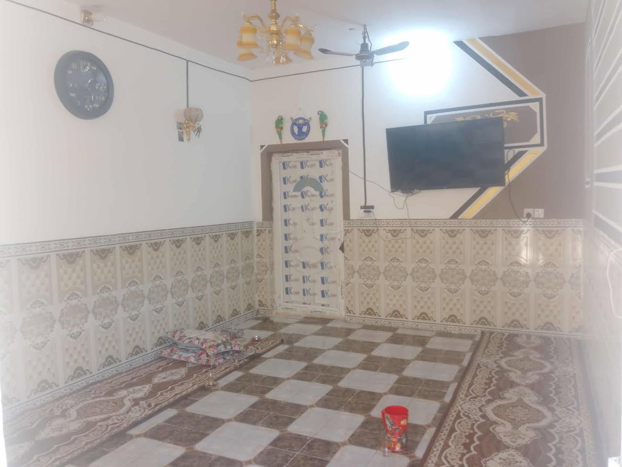 بيت للبيع مساحه 300م طابو زراعي سند 25 يتكون من غرفتين واستقبال وصاله سيراميك+مطبخ+حمام +حمامات 2خارجيه بيت خير من الله بناء حديث مو قديم العنوان دوره الباويه قرب المرور السعر  عارضه ع 65ؤبي مجال، ***********
ابوسيف
