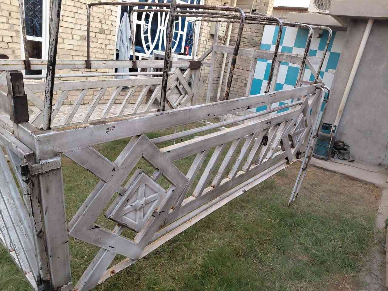 السلام عليكم مكلف بلنشر 
للبيع محجر كيه بنكو نثيه عموشة نضيف 
المكان بغداد الباويه 
للاستفسار الاتصال ***********
