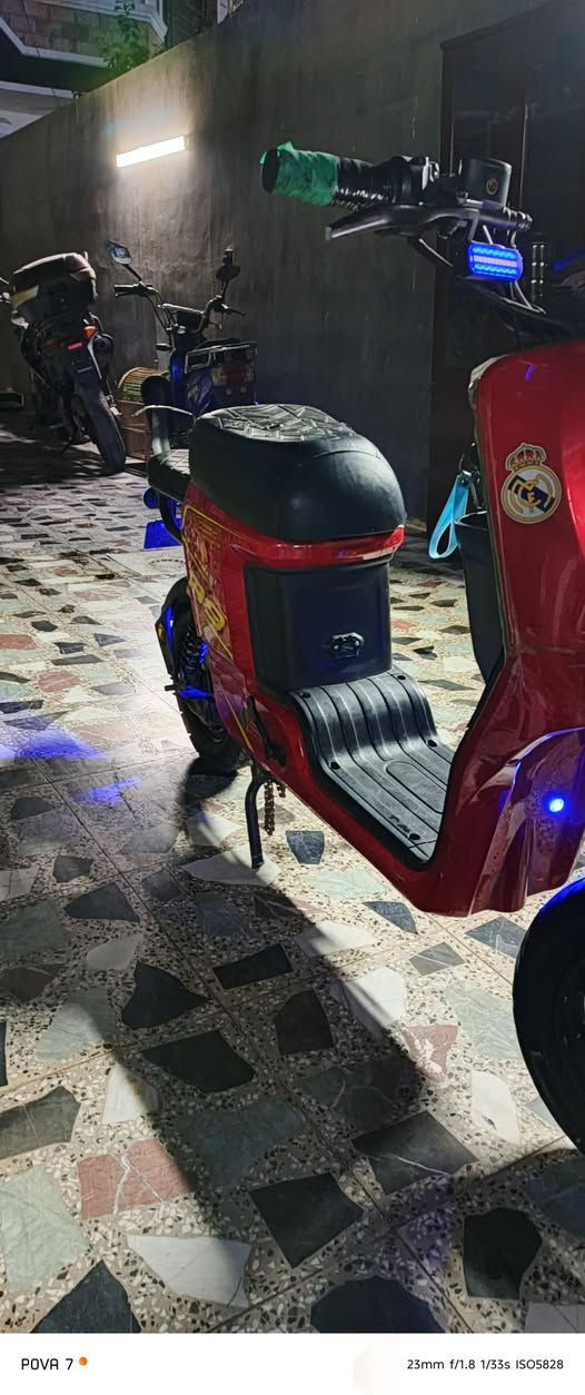 دراجه شحن🔋⚡R9 WEINLEبطاريات عل فحص لايت عالي ناصي اشاير +نشرات +نضام بك+نضام بي+منفذ يوسبي+ديجي +كهربائيات كلها شغاله سعر 275وبيها مجال مكاني بغداد خلف سيطرة الشعب رقم ***********

نص مكتوب في الصور:
- POVA 7
- 23mm f/1.8 1/33s ISO5105
- POVA 7 23mm f/1.8 1/33s ISO5828
- POVA 7 • 23mm f/1.8 1/33s ISO4034