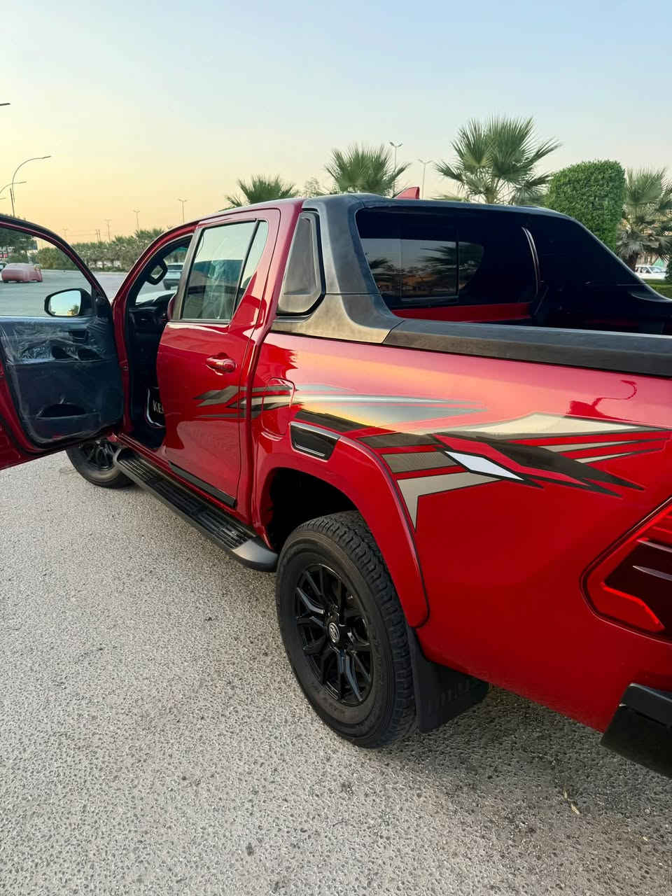 هايلوكس GR • ٢٠٢٣ • ماشيه ٩٠٠٠٠