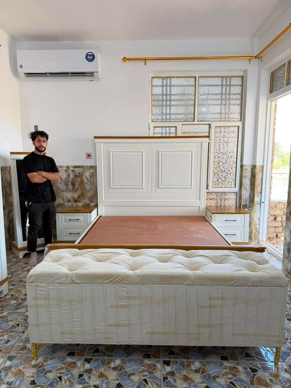 في معرض سجاد آل مجلي نحرص على تقديم تشكيلة واسعة من غرف النوم  الذي يجمع بين الأناقة، الجودة، والمتانة، لنمنح منزلك لمسة من الفخامة والدفء.

نختار منتجاتنا بعناية لنوفر لك تصاميم عصرية وكلاسيكية تناسب جميع الأذواق والمساحات، مع جودة تدوم لسنوات.

📍ديوانية_قضاء عفك 
رقم الهاتف:***********
معمل نجارة سجاد آل مجلي

