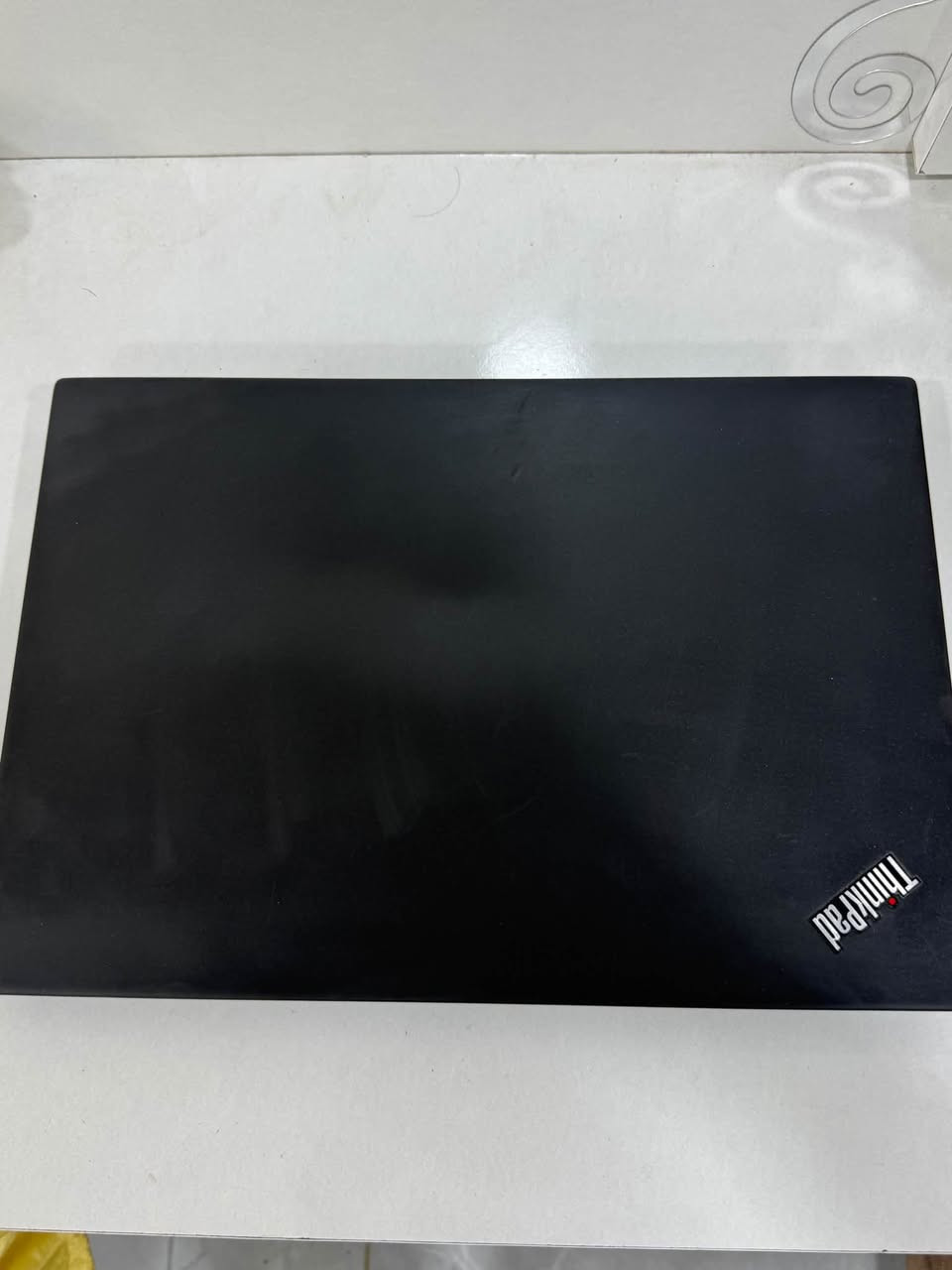 � الموديل: Lenovo ThinkPad T490
🔹 المعالج: Intel Core i5
🔹 الجيل: الجيل الثامن 8th Gen
🔹 الرام: 16GB
🔹 التخزين: SSD 256GB
🔹 الشاشة: 14 إنچ تقريباً
🔹 الحالة: نظيف ويعمل بصورة جيدة ✅

💰 السعر: 300 ألف دينار فقط
📌 يوجد مجال بسيط جداً للجاد فقط
مكاني بغداد _ الراشدية .
📲  للاستفسار واتساب:
***********
