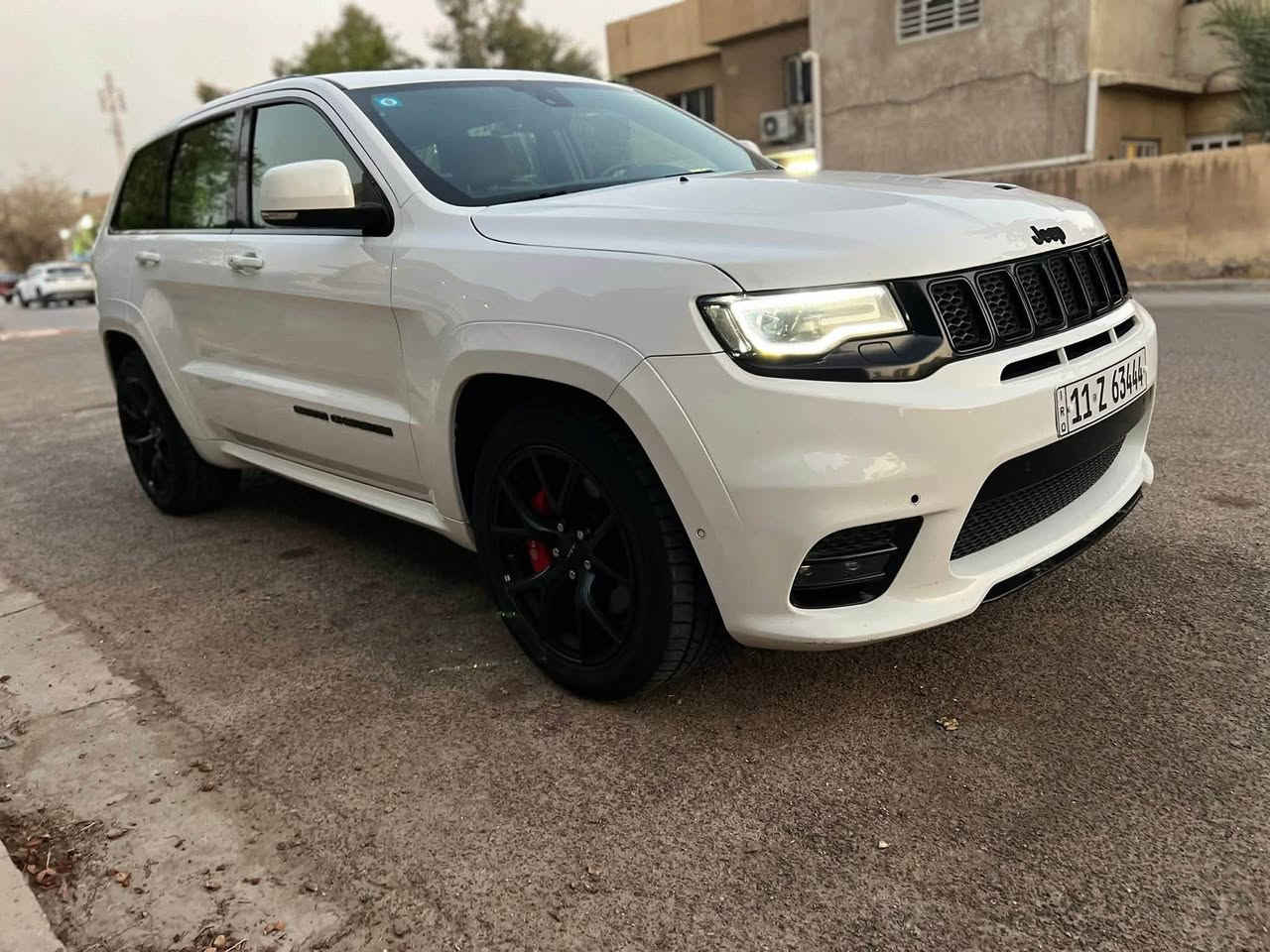 سلام عليكم جيب srt
موديل 2020 وكالة سيارة 
ماشية 100 الف كفالة عامة
مكان السيارة بغداد 
للتواصل ***********
