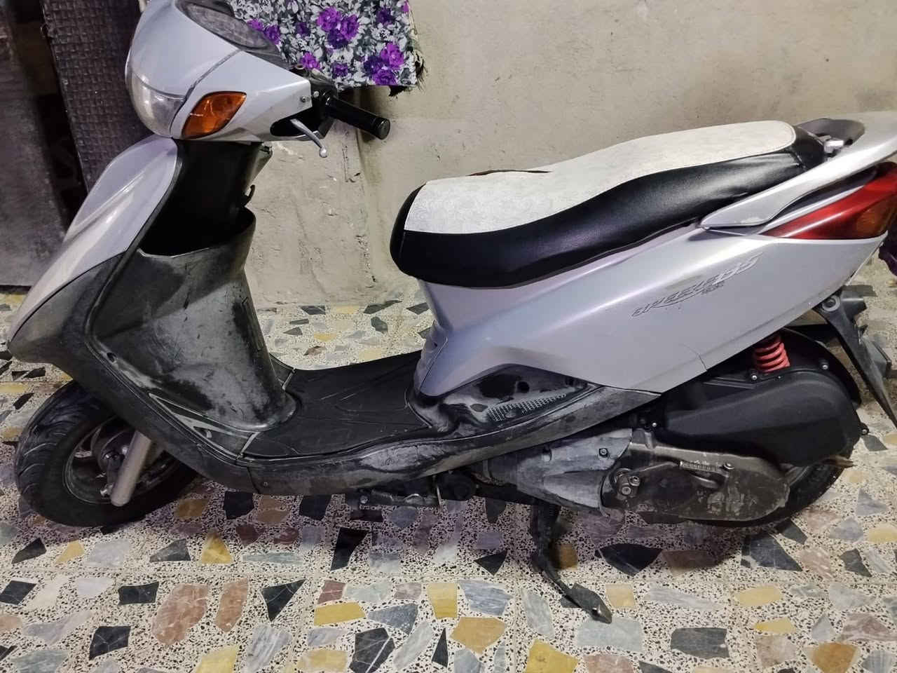 السلام عليكم دراجه بريز للبيع بلاديه كهربائيات شغاله شلعه معدل اي نقص ما بيها مكاني المدينه السعر 800 وبيها مجال بسيط ***********
