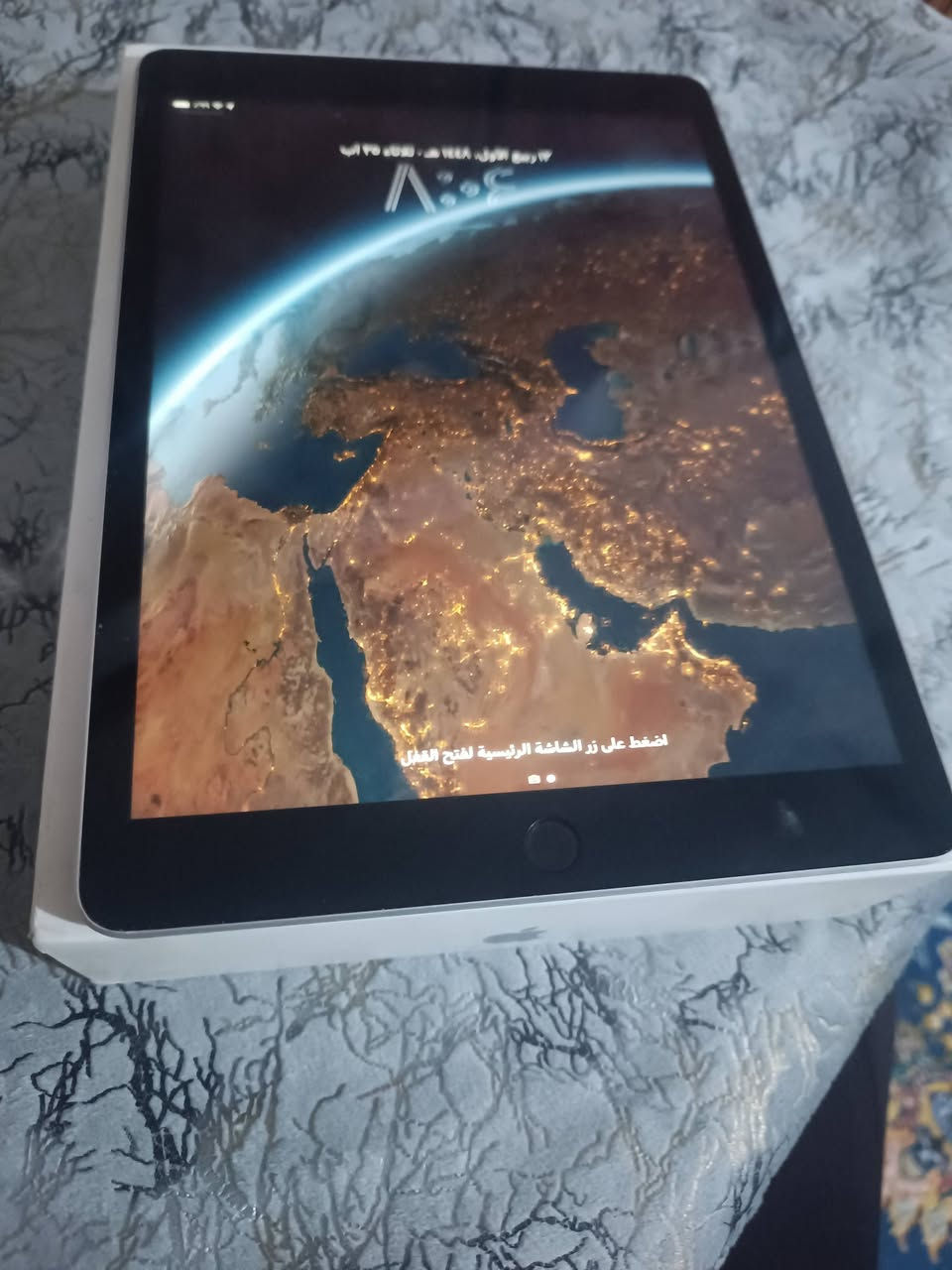 السلام عليكم
ايباد ابل (الجيل التاسع ) 
ما مفتوح ولا مطخوخ اي مكفول 
ذاكرة ٦٤ و بطارية لو ٨٨ لو ٨٩ ما متأكد 

استخدام دراسة مامستخدمة العاب 
 الملحقات كارتونة و كفر جديد ما صار اسبوع من اشتريتة 
سعرة ٢٥٠و بي مجال للشراي و بي خير و يدلل مكاني بغداد الشعب 
تواصل واتساب و اتصال على *********** ..
