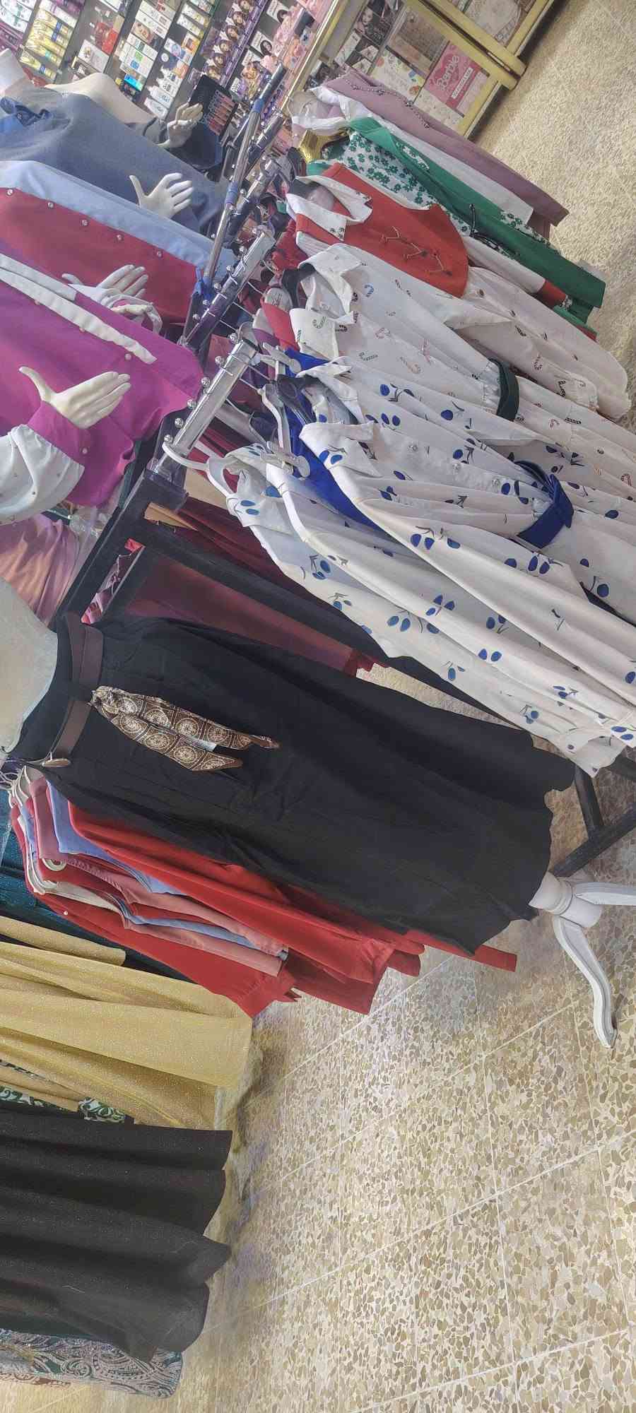 عارضة جام خانه .كوزمتك
5 قطع فول نظافه شغل ثقيل
سعر القطعه 250
ستاند ملابس ثقيل فول نظافه
السعر 250
عنوان الانتصار شارع 60 قرب اسواق الخضراء.. ازياء زهرة الخليج

نص مكتوب في الصور:
- قياس ارتفاع متر عرض مترين و23سم عمق 30سم
- قياس ارتفاع متر عرض مترين عمق 30سم
- قياس ارتفاع متر عرض مترين و23سم عمق 30 سم
- قياس ارتفاع مترين و25 عرض،متر