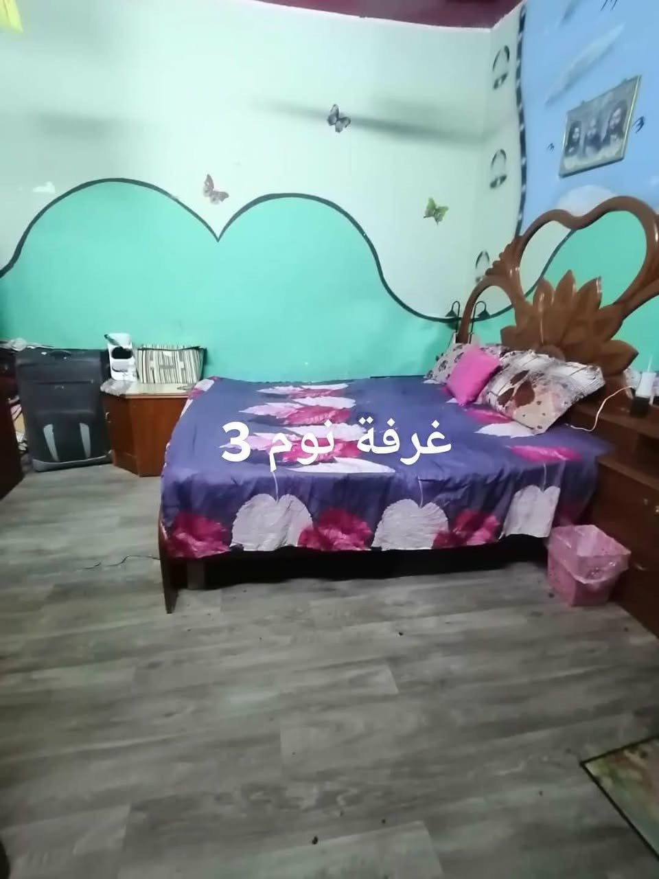 ياالله ع بركة الله 
بيت للبيع طابو ملك صرف
موقع حي شهداء قرب دكتور قاسم او  روضة طيور الجنه 
 مساحته  200 متر 
طابقين  4 غرف نوم 

 الطابق الاول 3غرف نوم مطبخ صحيات خارجيه ومن ضمن الغرف الجوه وحده سويت 
ستقبال 4ب6 + طرمة كبيرة 
الطابق الثاني 
غرفت نوم سويت   8ب4
وصحيات ومطبخ صغير
السعر ( 110 ) وبي مجال للشراي 

الشراي فقط يتصل ***********
