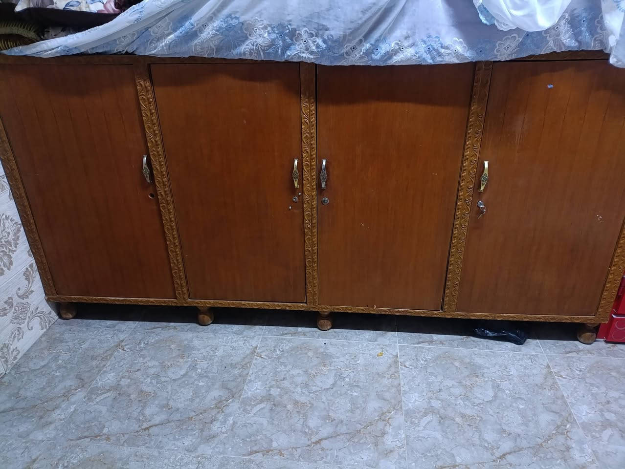 بوفيه نجاره للبيع 125 الف الكزيزه  
***********

