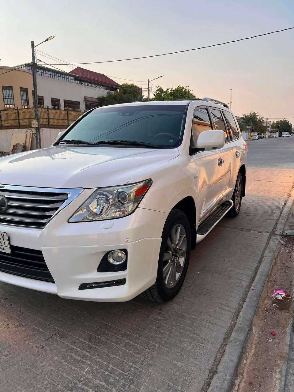 القوة: 383 حصان
⚡ العزم: 546 نيوتن.م
⚙️ القير: أوتوماتيك 6 سرعات
🚗 الدفع: رباعي دائم 4WD
⛽ الوقود: بنزين
🛢️ التانكي: 138 لتر تقريباً
👥 المقاعد: 8 ركاب
🛞 التعليق: هوائي متكيف
🏔️ أوف رود: Crawl Control + Multi-Terrain
🛡️ الأمان: ABS + VSC + وسائد هوائية
🛋️ الداخلية: جلد وتجهيزات فخمة
❄️ التكييف: متعدد المناطق
📺 الشاشة: نظام ترفيه وشاشة حسب الفئة

باختصار: كأمره 360  وجنطه كهربائيه  ومري شفط   وكشنات كهرباء حساسات ورادارات تحديد مسار وتحديد سرعه  عدسات متحركه للاستفسار ***********
