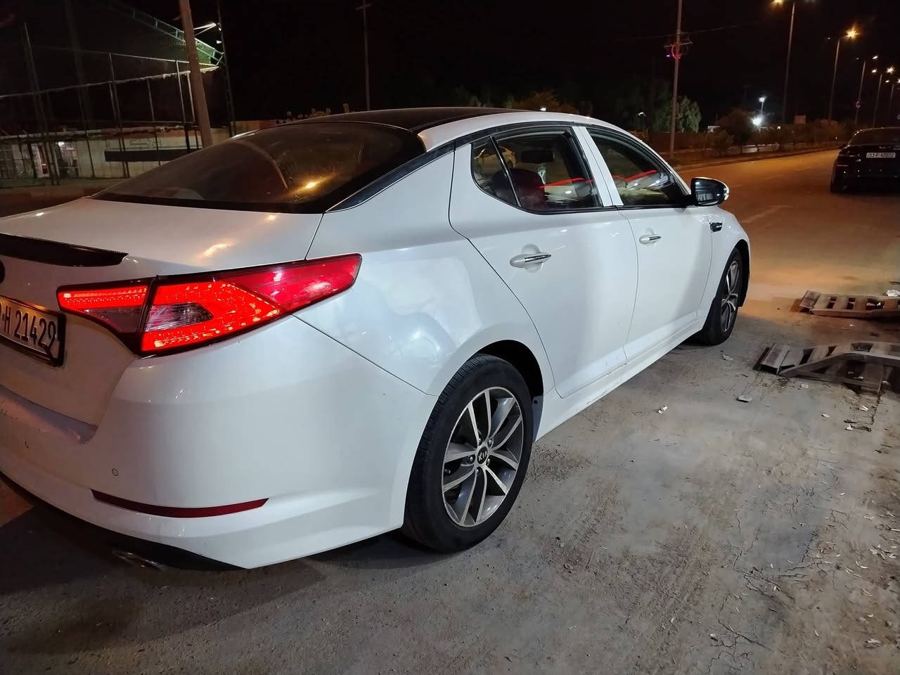 اوبتما ١٢ خليجي ٢٤٠٠
قطعه وحده صبغ + طرف البنيد تكشير   السونار موجود
وكاله او تحويل
عنوان واسط
***********
 117  وبيه مجال
