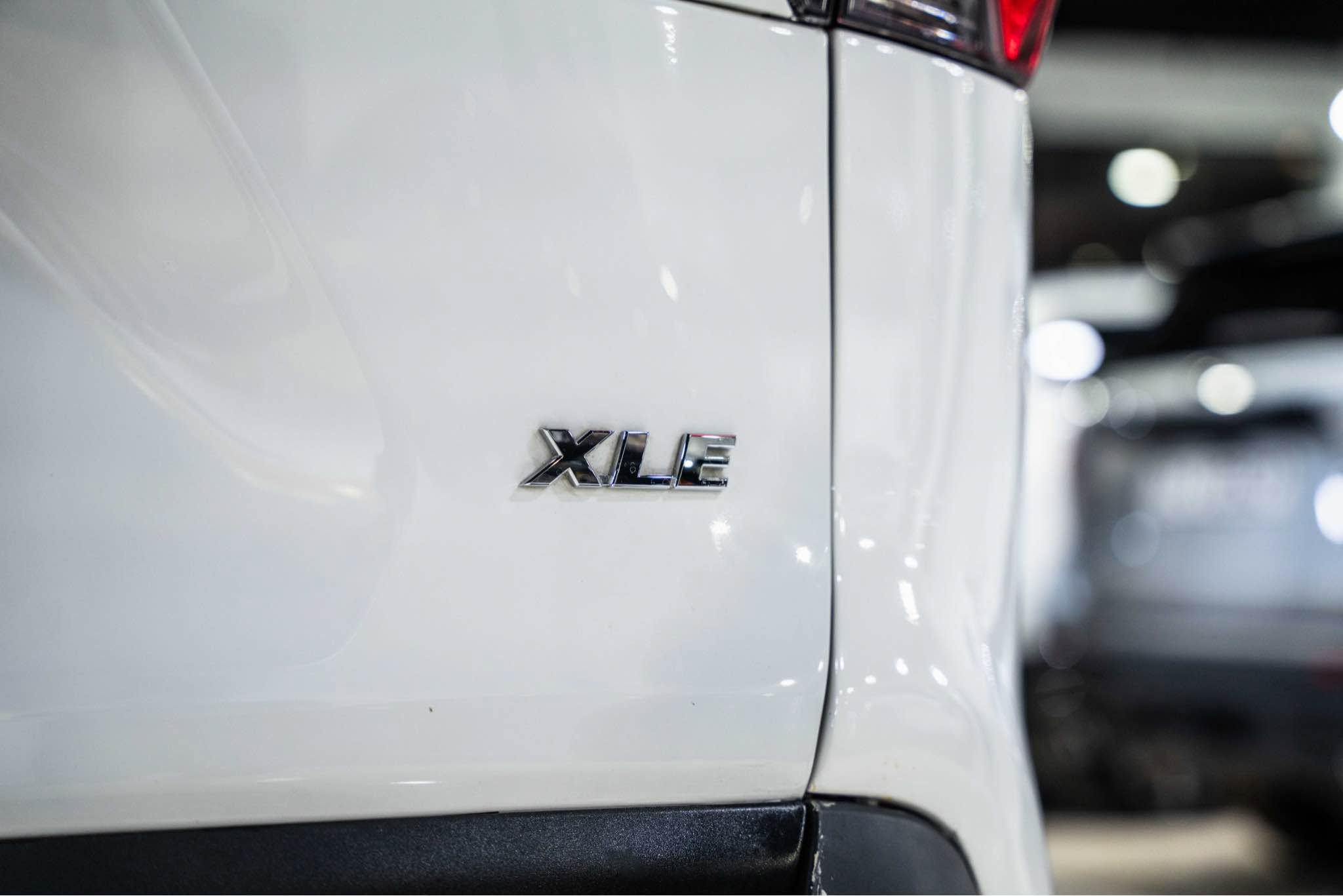 2024 TOYOTA RAV4, XLE
سلايت 🔥🔥🔥

موديل :2024
مواصفات : XLT
محرك : 4 سلندر
وارد : امريكي
عداد : 19,000ميل
صبغ : ١ قطعة و ٢-٣ مكان صغير بارد
ارباك : فقط بردة 
رقم : ( موقط)
ناونيشان هةولير جادةي حديد و خشب پيشنگاي دايناميك موتورز
بو زانياري زياتر پةيوةندي بكةن بة وتس اب

📞***********
📞*********** أربيل, العراق
