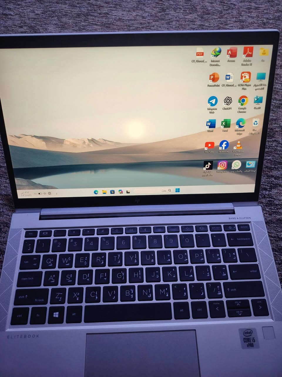 السلام عليكم ورحمة الله وبركاته..
للبيع لابتوب أصلـي من شركة HP الفئة الاحترافية EliteBook بتصميم ألمنيوم أنيق وخفيف الوزن، ممتاز جداً للطلاب، الأعمال المكتبية، والتصفح والدراسة.

🔻 المواصفات الفنية:

• الموديل: HP EliteBook 830 G7 Notebook PC

• المعالج: Intel Core i5-10310U (الجيل العاشر - 8 نواة وهمية)

• الذاكرة العشوائية (RAM): 8 جيجابايت

• نظام التشغيل: Windows 11 Pro الأصلي (معرف ومحدث جاهز للاستخدام)

• الصوت: نظام صوتي مميز من BANG & OLUFSEN

• الشاشة: شاشة بدقة عالية بألوان ممتازة وحواف ناعمة

• المنافذ: يحتوي على منافذ Type-C (Thunderbolt)، USB، HDMI، منفذ صوت.

🔻 الحالة العامة:

• الجهاز بحالة ممتازة جداً ونظيف.

• الكيبورد عربي / إنجليزي.

🔻 الملحقات والمرفقات:

الشاحن الأصلي.

حقيبة (جنطة) أنيقة ومحمية للجهاز.

ماوس.

🔻 السعر: [370 الف]  (قابل للتفاوض البسيط)

🔻 المكان: [البصرة]

🔻 للتواصل والاستفسار: [***********}
