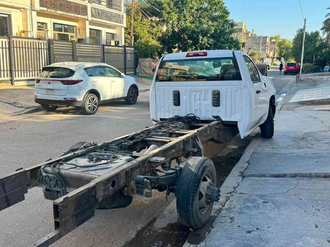 سلام عليكم 
للبيع شوفرليت هاف لوري دبل تاير بلادي  
موديل 2023
مرقم بغداد 
شاصي طويل 
حادث جاملغ وباب يمنه  بجم كبس بلادي 
بدون ايرباك
مكينه بانزين 8 سلندر
فور ويل تحكمات رادار 
سياره جاهزه ماعد نقص مرايه يمنه وهلال جاملغ
مكاني بغداد الغزاليه 
***********
