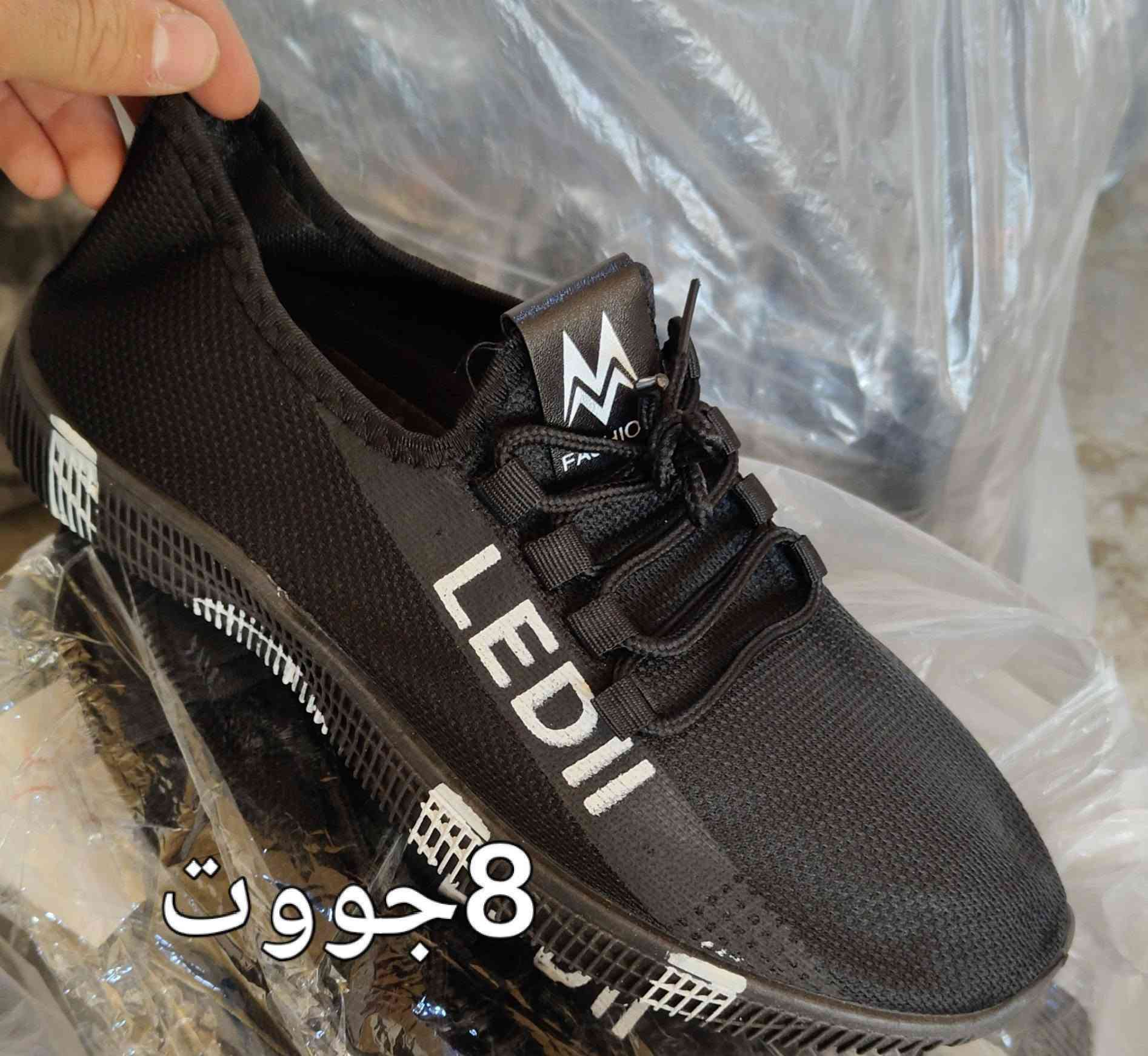 خوار هەموو بازاڕ ئەیفرۆشم،،هەڕاجم کردووە
هەمووی بەیەکەوە دەفرۆشم نزیکی 700جووت کالەی زۆر  ڕاقی و نازدار و تایبەت و کوالێتی بەرز 
هەرکەس ویستی پەیوەندی بکات بە 
***********
واتسابیشی لەسەرە

نص مكتوب في الصور:
- 24 جووت
- 25 جووت
- 14 جووت
- 8 جووت