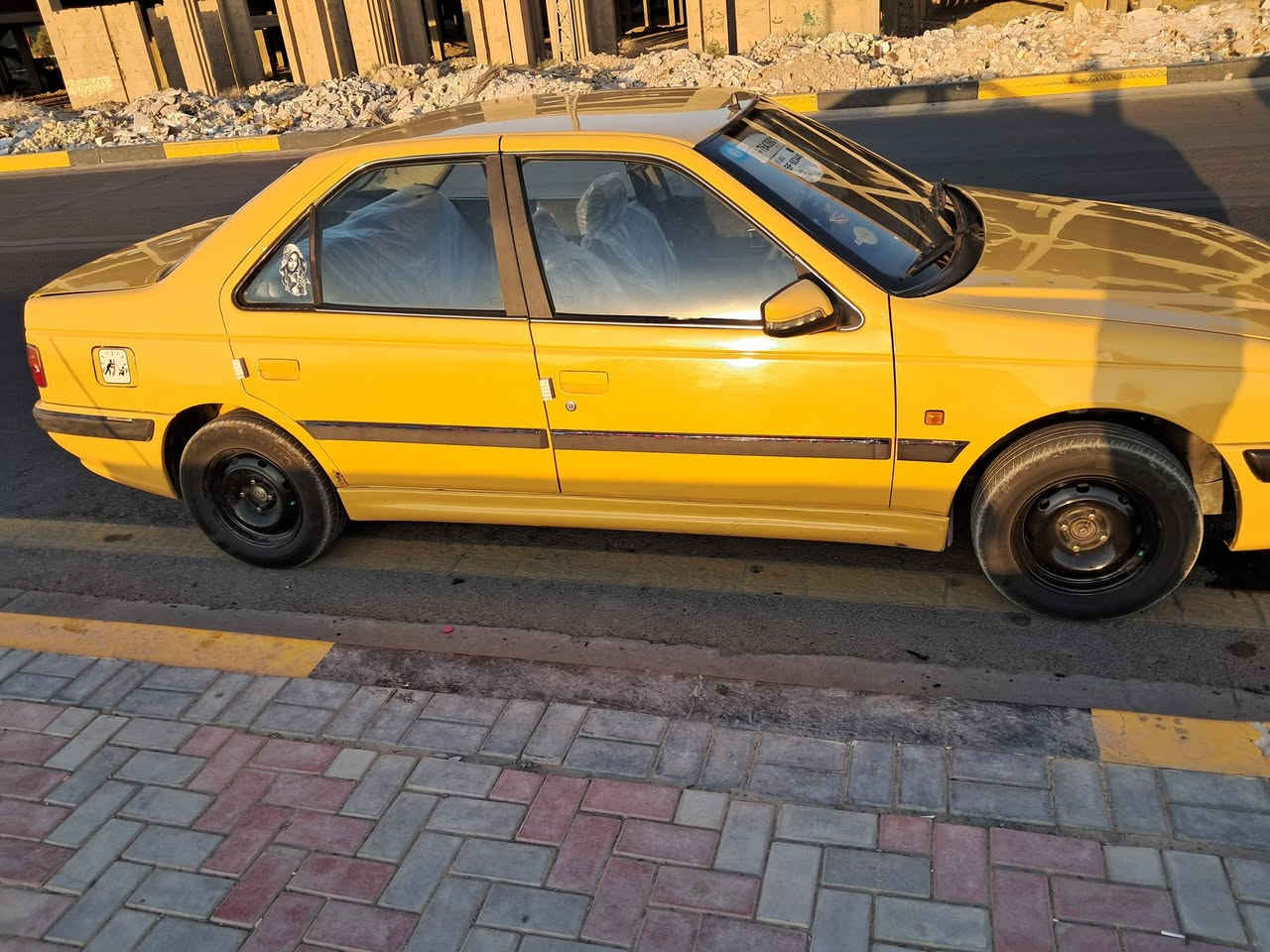 السلام عليكم
بيجو براص موديل 2015 
مكفولة من عده ضربة ب جاملغ الخلفي شبر سيارة من كلشي 
مابيها اي نقص 
سعرها 48 بيها مجال بصيط 
اسلمها صافية لاغرامات ولا هيئة 
العنوان الزعفرانية اربع شوارع 
 ***********
