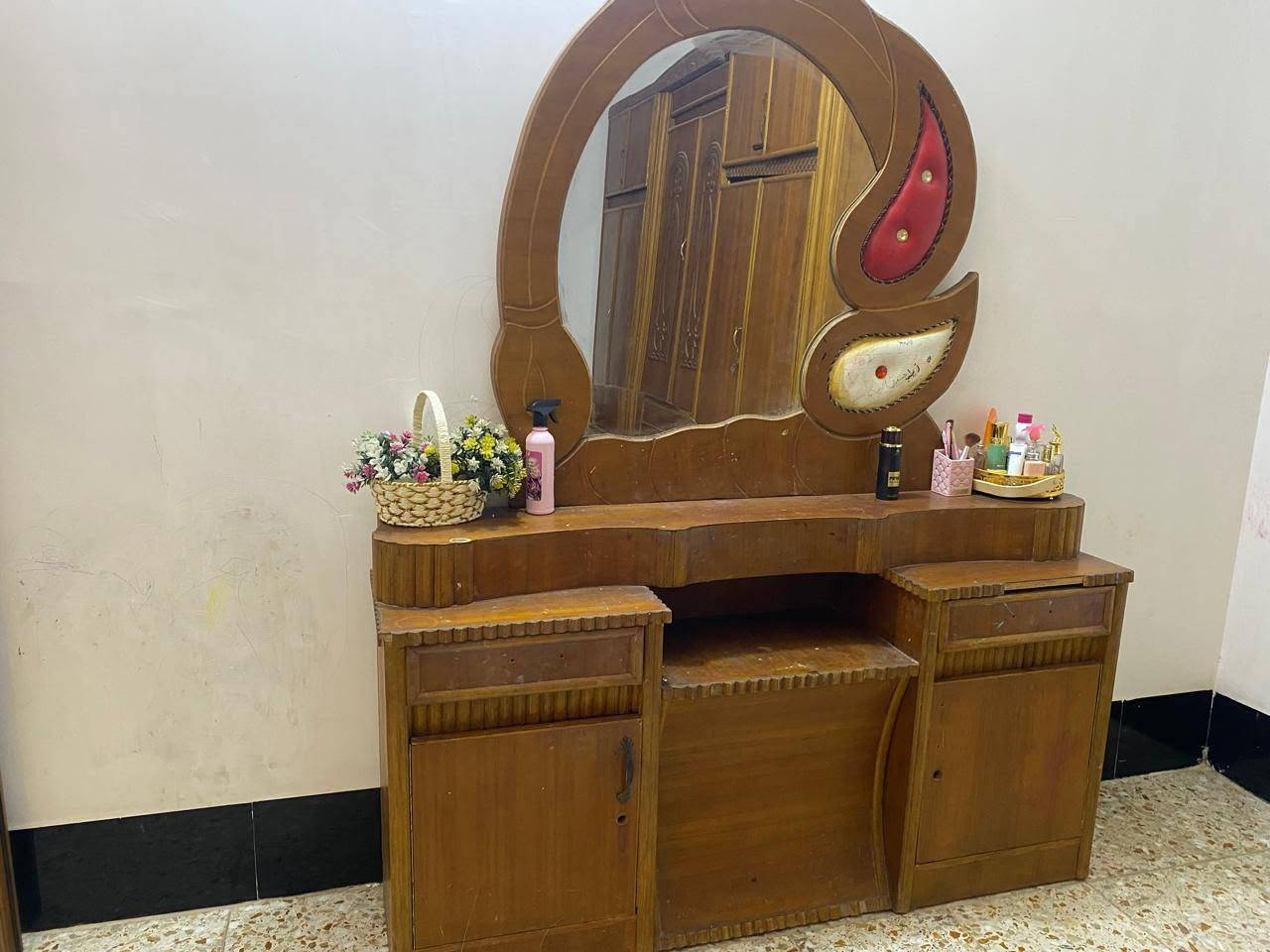 السلام عليكم غرفه نوم للبيع 
تزكام اصلي نقصها بس التعلاگه 
الصور موجوده گدامكم موجوده 
مكانها حله محاويل 
سعرها 650بي مجال حگ جيتكم 
تفضل خاص اتصال /***********
مراسله الصفحه 

@إشارة
