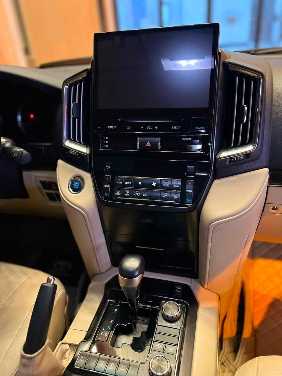 ‎
🚘 تويوتا لاند كروزر GXR | موديل 2021 | سازز باب اول. 
الموديل 2021 
المحرک 8V سلندر 4600
العداد : 140 الف كيلو 
الحاله : مكفوله رصعه ب الصندوك Pdr 
السونار : مرفوق مع الصور 

فول الفول مواصفات 1/1 SaS
1- فتحة 
2- بصمة 
3- شاشه كبيره
4- حساس خلفي وامامي 
5- ثلاجة 
6- 2 كراسي كهرباء
7- تشغيل عن بعد
8- شاشات عرض 
9-كامرات5 دوارة
10- 8  ايرباك
11-دفع رباعي
12- شاحن واير لس
13- خمس كاميرات
14- شاشات خلفيه 2
‎‏‎وبعد بيه هواي مواصفات معروفه الـ Sas 

‎‏‎سيـارة عل نظافتها
‎‏‎  محرك كير بشرط مامفتوح كهربائيات كفاله

‎‏‎باسمي السنوية بشرط تحويل و خرامة 
‎‏‎سيارة مابيـها دينار مصرف كامل من كل نواحي

‎‏مكان سياره بغداد الغزاليه 
السعر 50 الف دولار 500 ورقه 
☎️موبايل اتصال او واتساب / ***********

رابط الواتساب المباشر لمراسلة صاحب سياره👇🏻💯☑️
https://wa.me/9647805435549@@
