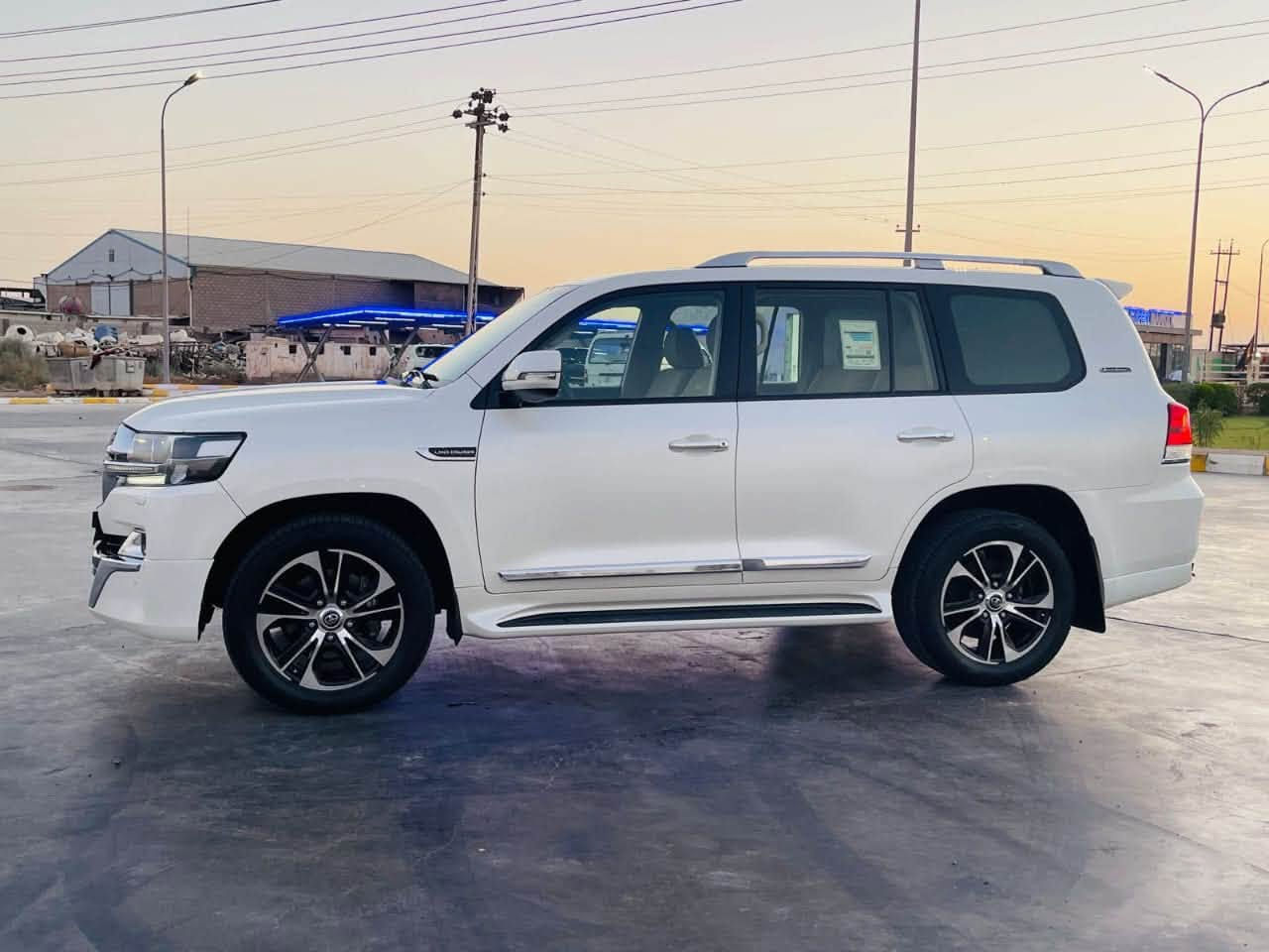 لاندكروز موديل 21 شركات رقم بغداد باسمي ماشيه 66 مكفوله عدا بارد بصيط السعر 455 وبيها مجال بصيط حك الجيه مكاني بغداد ***********
