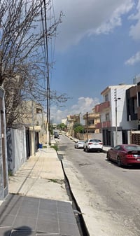 عقارات صفوة البيت ،،،، دار للبيع في حي الجامعة قرب معهد قطوف المساحة 2...