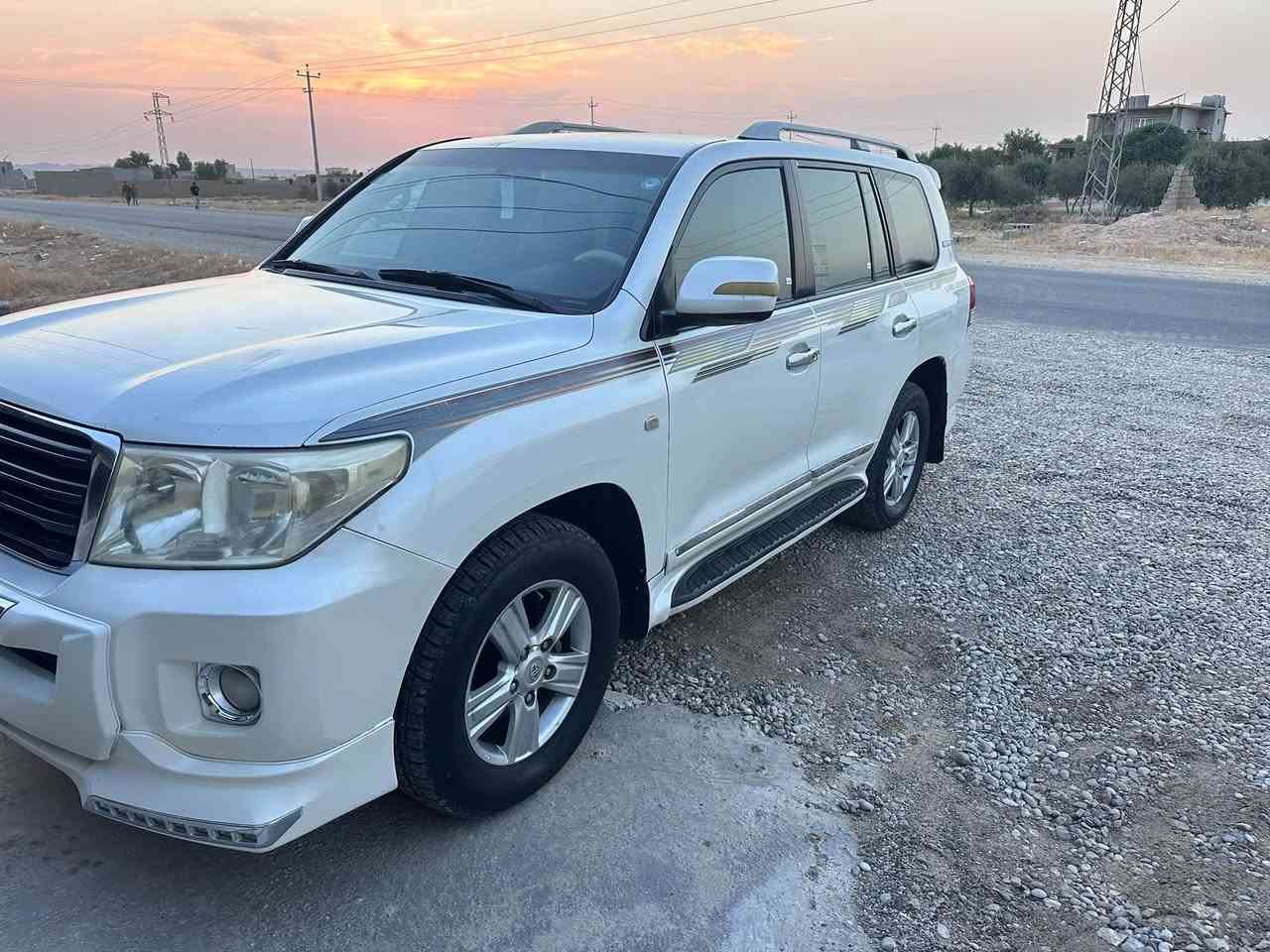 السلام عليكم 
مكلف بالنشر 
تويوتا لاندكروز ٢٠٠٩ 
محدثة ٢٠١٤ 
رقم جديد سنوية جديدة 
بيه رش مكان الخط 
السعر ٢٥٥ 
العنوان اسديرة 
*********** 
***********
