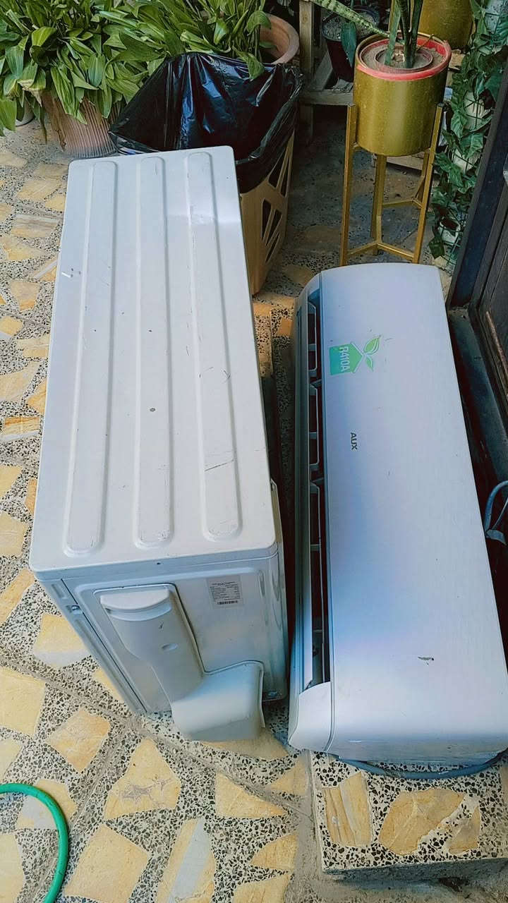 السلام عليكم سبلت طنين للبيع اخو جديد استخدام قليل تبريده ثلج  مكان بغداد الدوره شارع 60 اي استفسار هذا رقمي ***********
