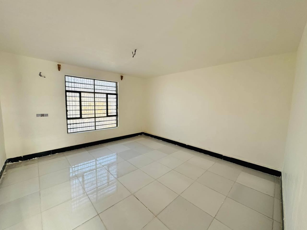 🏠 للبيع دار سكني مميز – حي النداء 
       البيت فارغ  جاهز للسكن 
📍 الموقع: حي النداء – مجمع بيتي الثاني 
📌 قريب جدًا من شارع مجمع السلطان 
⭐ موقع ممتاز جدًا وسهل الوصول

📐 المساحة: 100 متر
🏢 الدار: طابق ونص
🏘️. عدد الغرف:   2
✨ بناء مميز وحديث
🔹 تصميم عصري ومواصفات حديثة
🔹 موقع مرغوب وقريب من الخدمات والشارع العام

💰 السعر: 85مع المجال 

📞 للاستفسار والتواصل:  ***********
