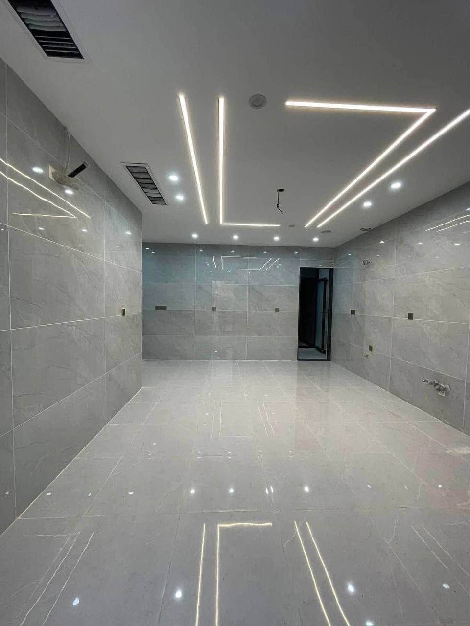 🏡 منزل فول مواصفات للبيع في أربيل – مجمع المهندسين

📐 200م² | 📜 طابو صرف
🛏️ 6 غرف | 🛋️ استقبال | صالة
🍳 مطبخ | 🚿 مجموعة صحيات

✨ منزل فول مواصفات، مساحة وتوزيع مثالي لعائلة تبحث عن الراحة والسكن الراقي

رقم الاتصال او واتساب
***********
#نوزاد_محمد أربيل, العراق
