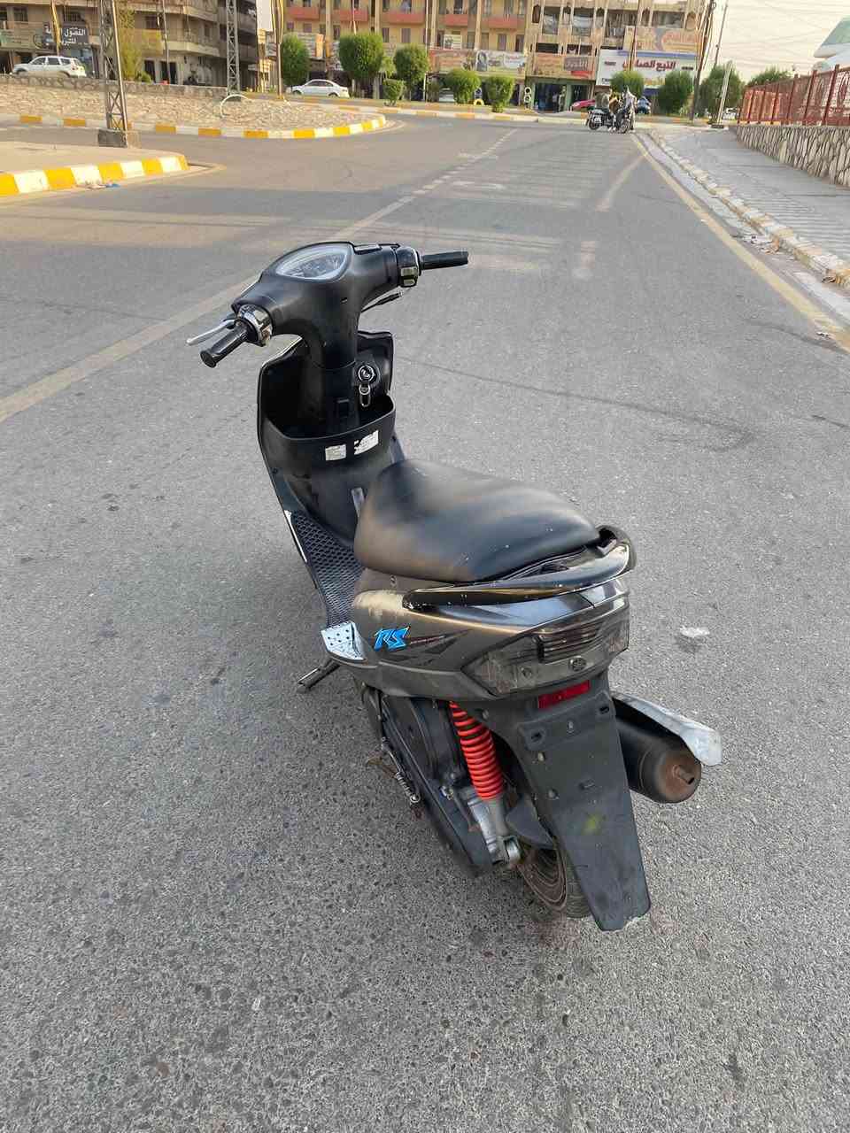 السلام عليكم 

دراجه ماكس عدلة نضيفه والمكينة مكفولة 

الدراجة كلها مابيها شي تجاري 

السعر ٨٢٥ وبي مجال 

العنوان الأنبار فلوجة :***********
