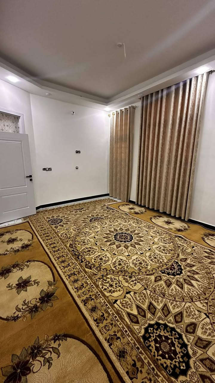 بيت للبيع طابو زراعي سند ٢٥ مساحته ١٠٠متر مربع بناءحديث كونكريت مسلح يتكون من غرفه وصاله واستقبال ومطبخ وصحيات داخليه وصحيات خارجيه ومنور وطارمه العنوان التقيه الثالثه داخل مجمع الروان السكني للاستفسار الاتصال بالرقم ***********
