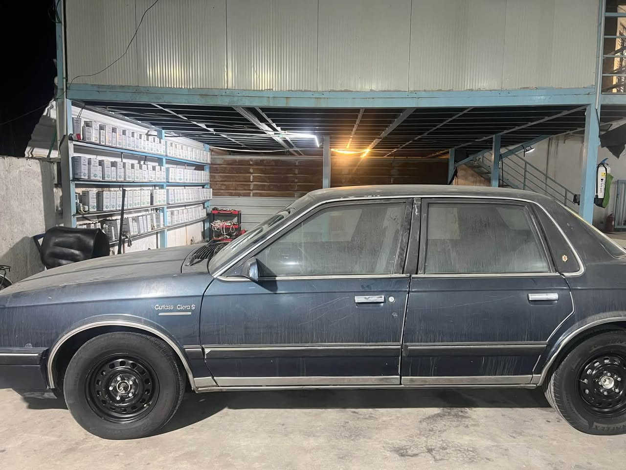 اولدز مديل 90 
مكينه بيها بخار 
حداديه جديده 
تخم تاير جديد 
كهربائيات كلها شغاله
التبريد نقص كمبريسر 
مكانها بغداد 
35 وبيها مجال 
***********

